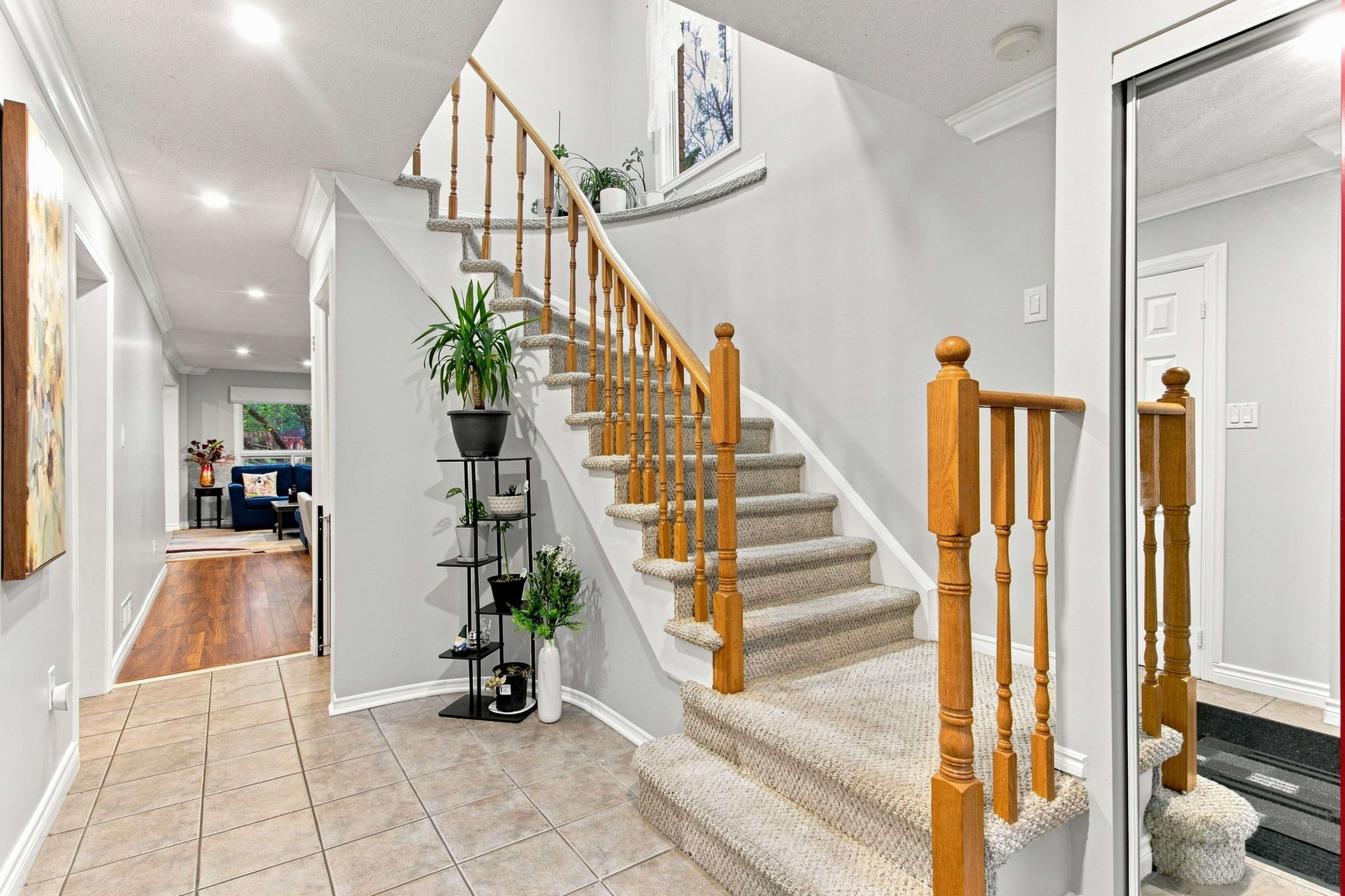 73 Cluett DR, Ajax, ON L1S 7G3