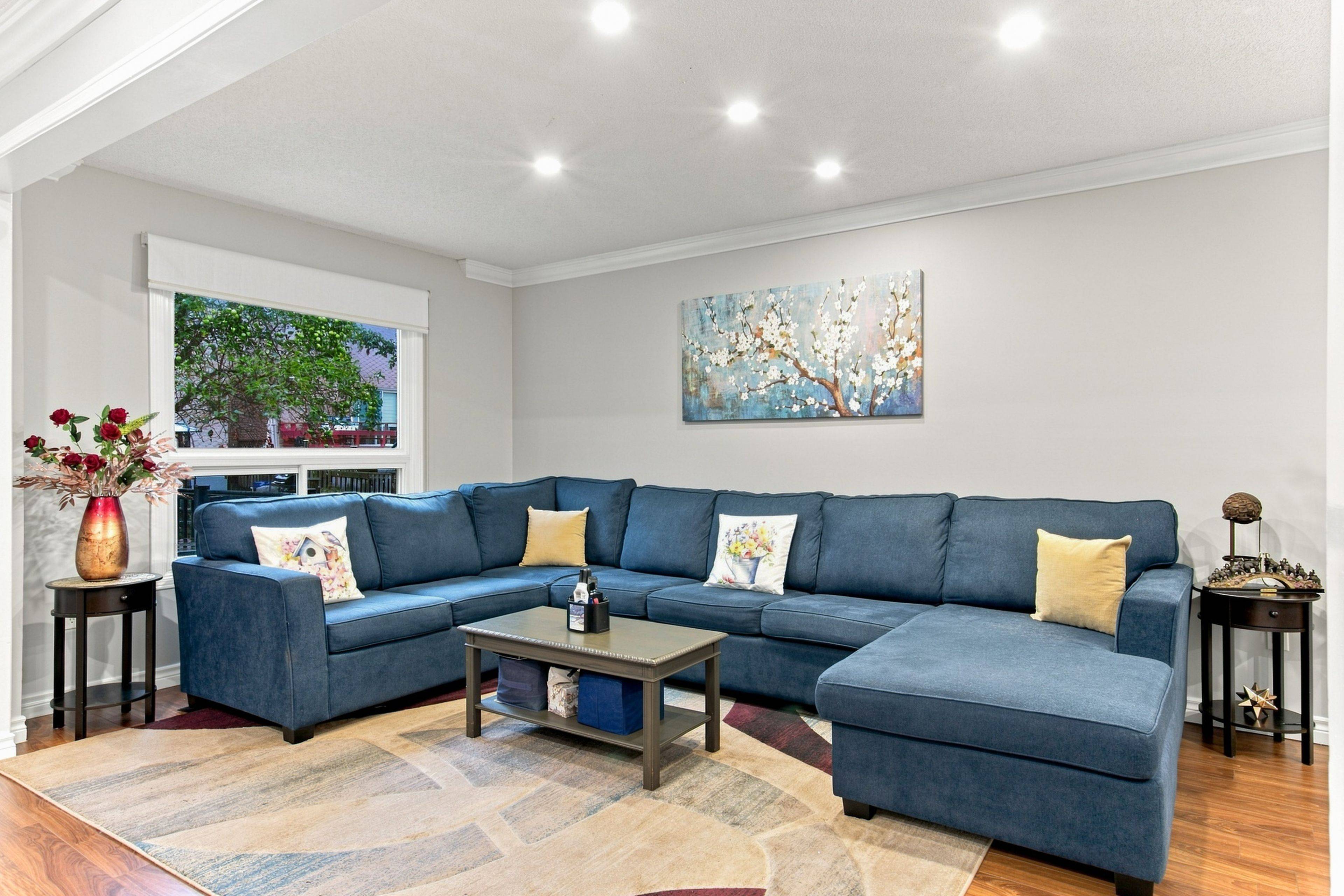 73 Cluett DR, Ajax, ON L1S 7G3