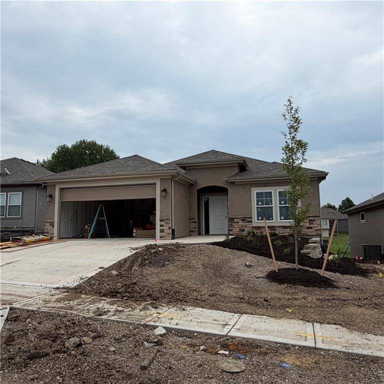 2121 Greenfield PT, Kearney, MO 64060