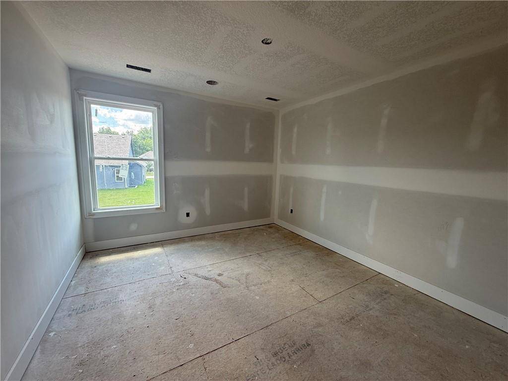 2340 Foxtail DR, Kearney, MO 64060