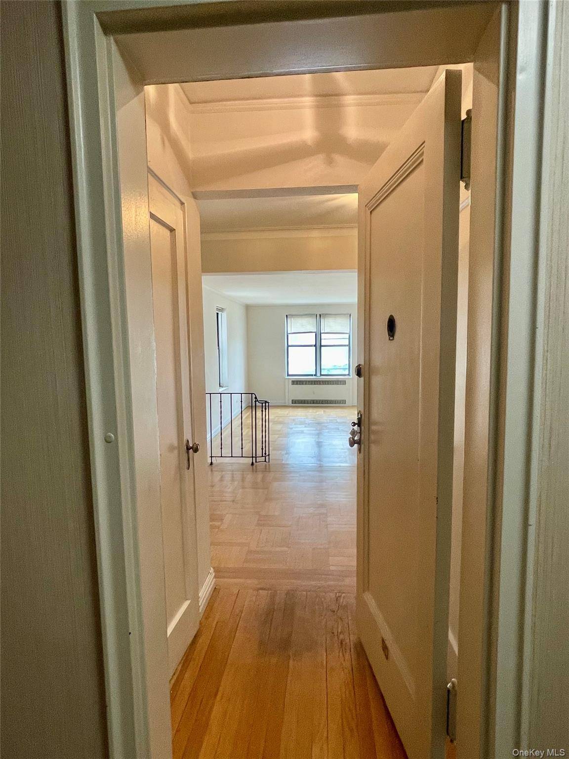 210 Martine AVE #5D, White Plains, NY 10601