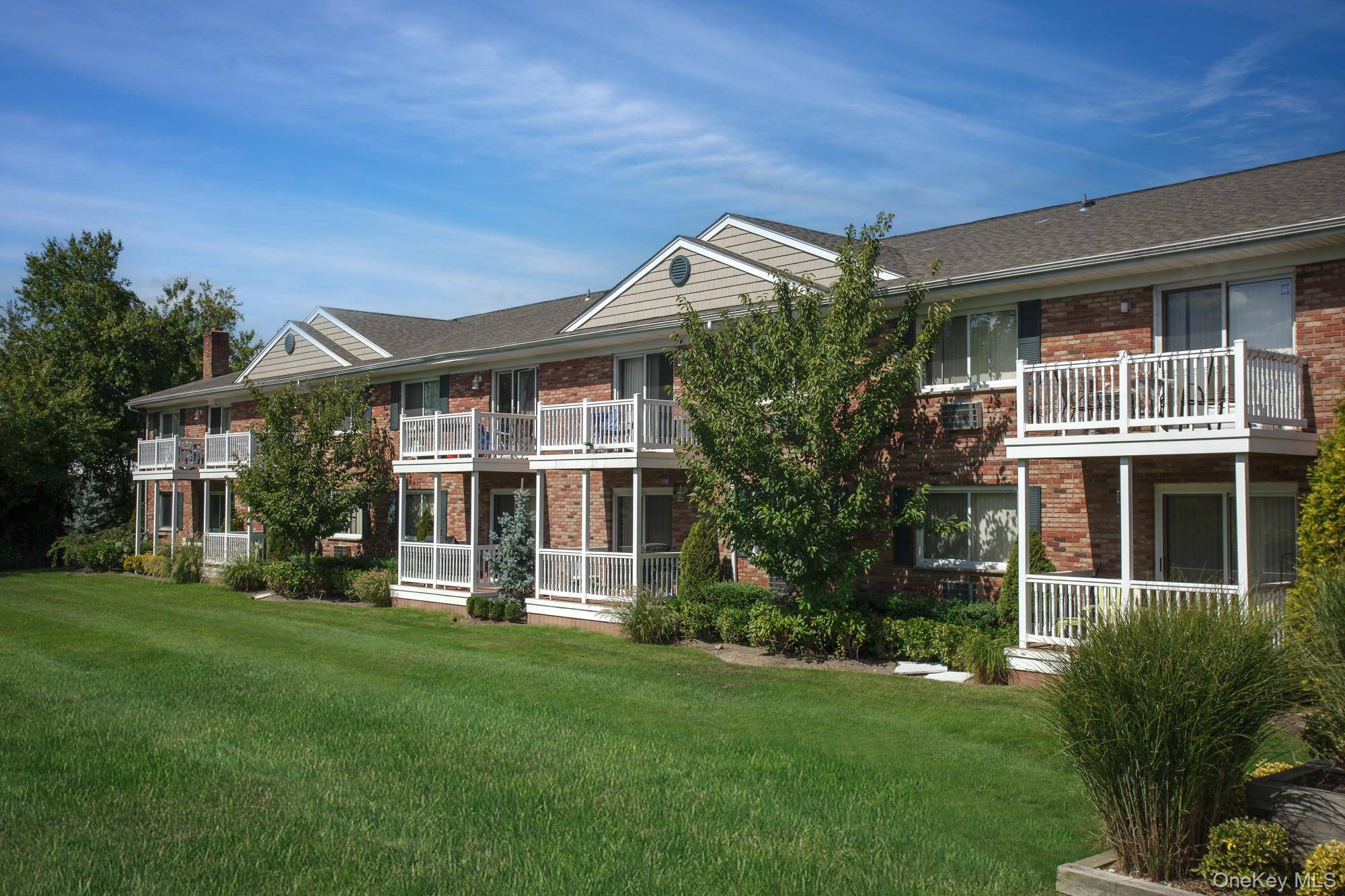 20 W Shore RD #J, Oakdale, NY 11769