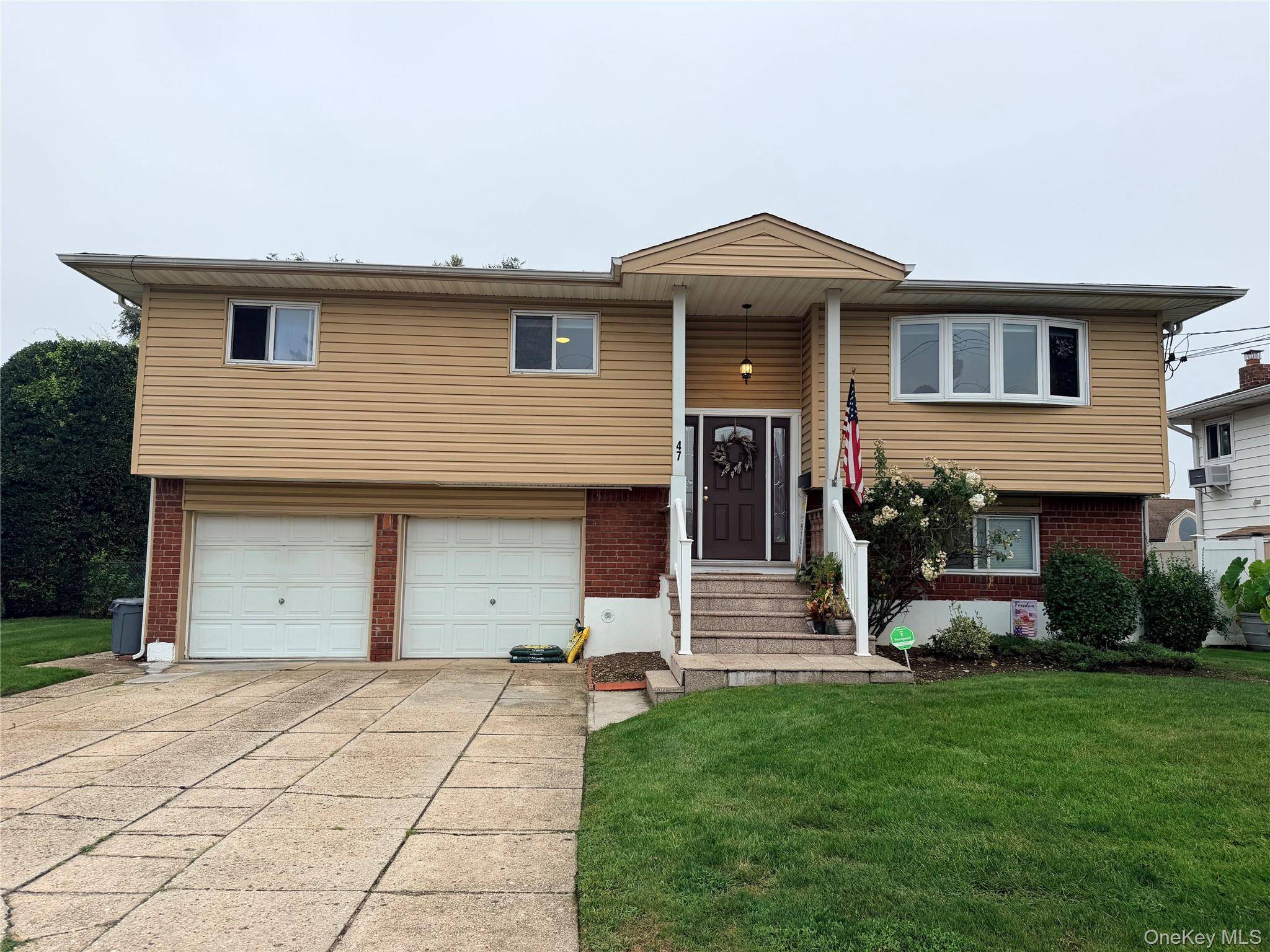 47 Strong ST, Hicksville, NY 11801