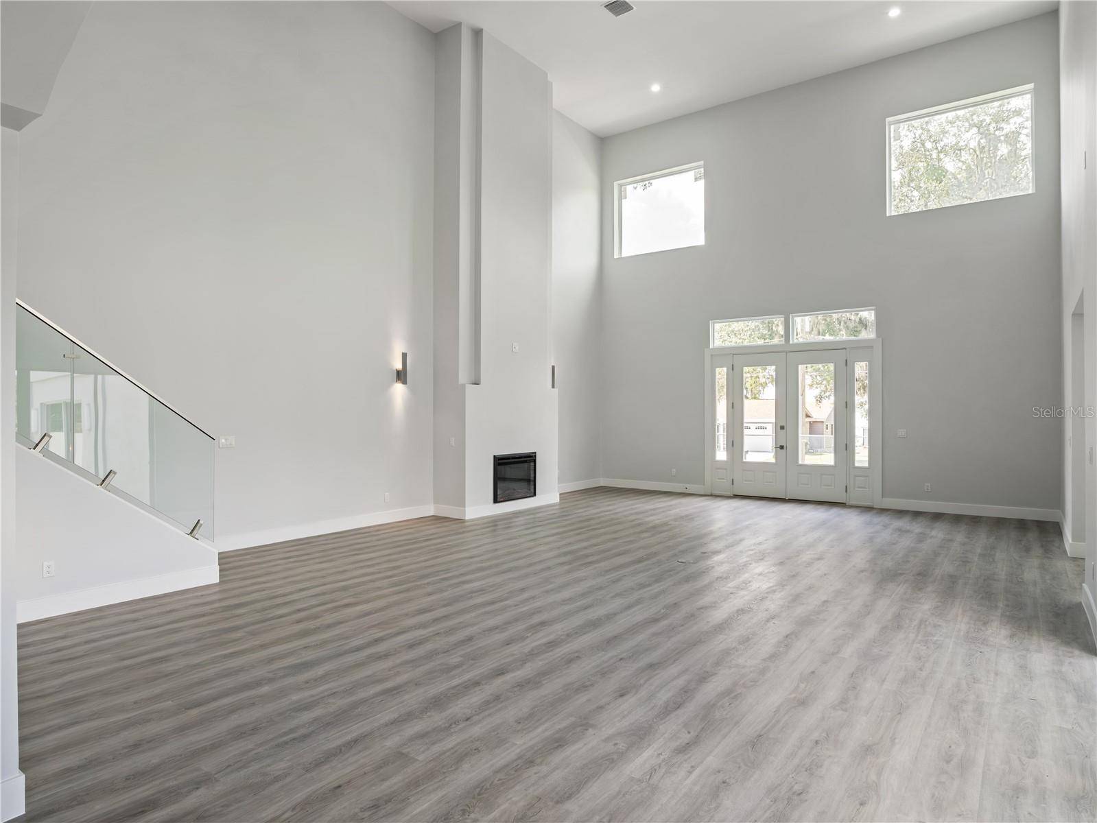 1190 W LAKESHORE DR, Clermont, FL 34711