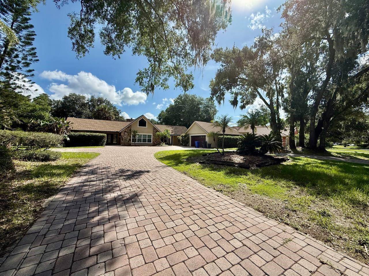 1103 BALLINGER RD, Lutz, FL 33548