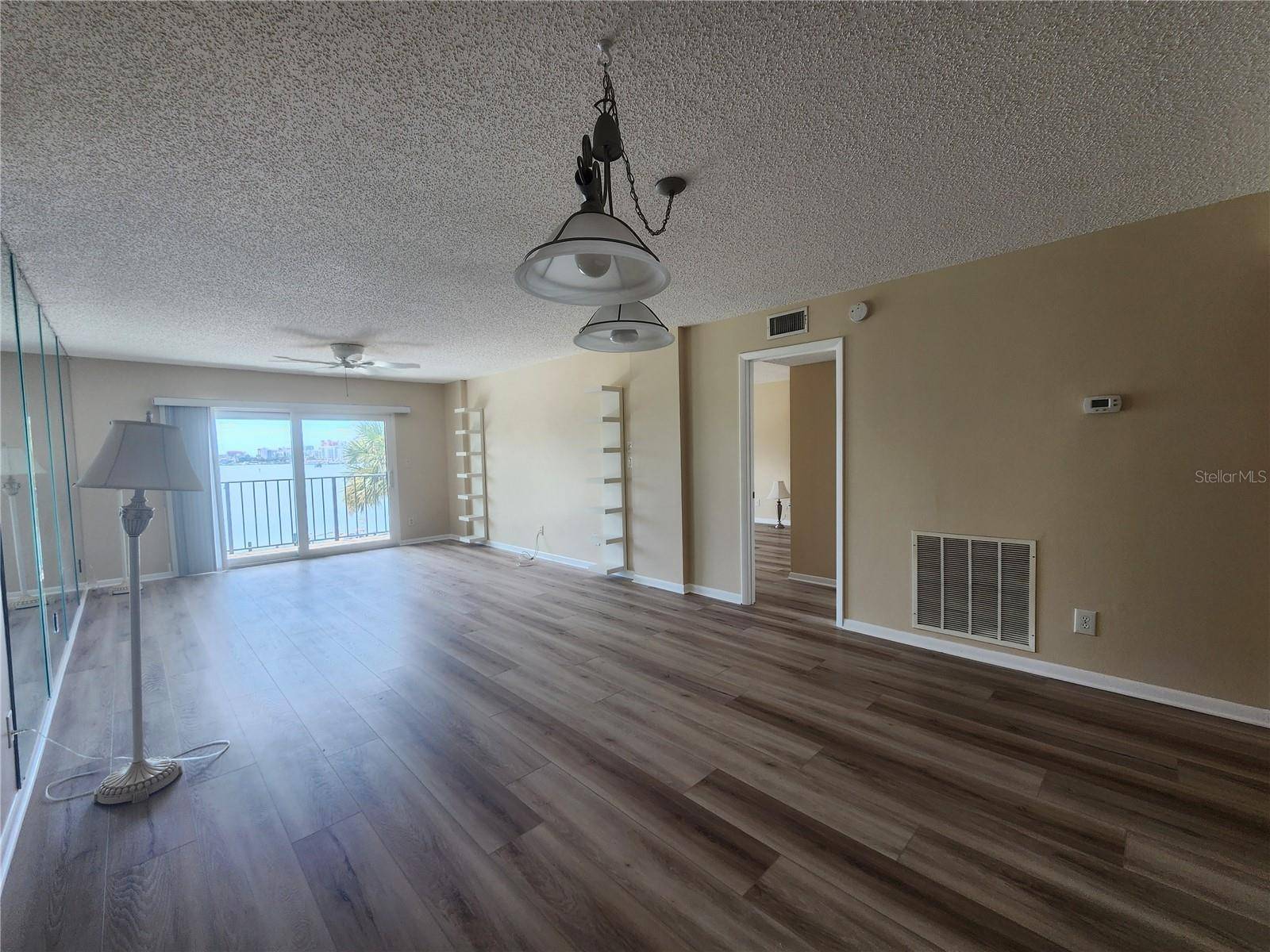 650 ISLAND WAY #302, Clearwater, FL 33767