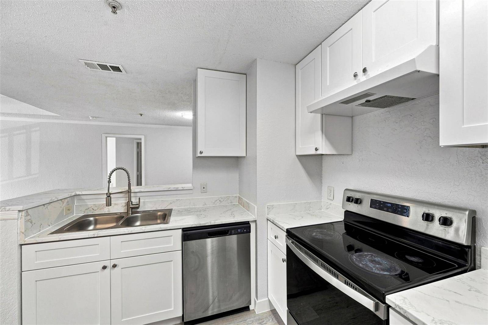18001 RICHMOND PLACE DR #136, Tampa, FL 33647