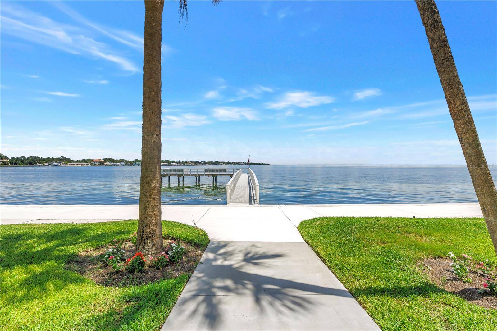 7200 SUNSHINE SKYWAY LN S #8B, St Petersburg, FL 33711