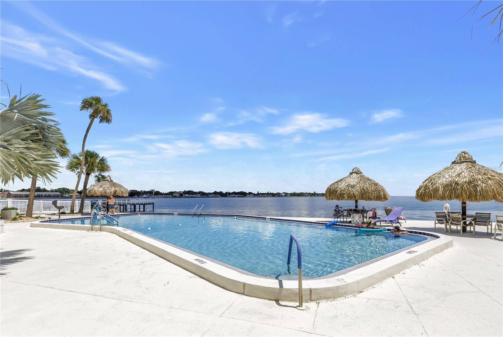 7200 SUNSHINE SKYWAY LN S #8B, St Petersburg, FL 33711