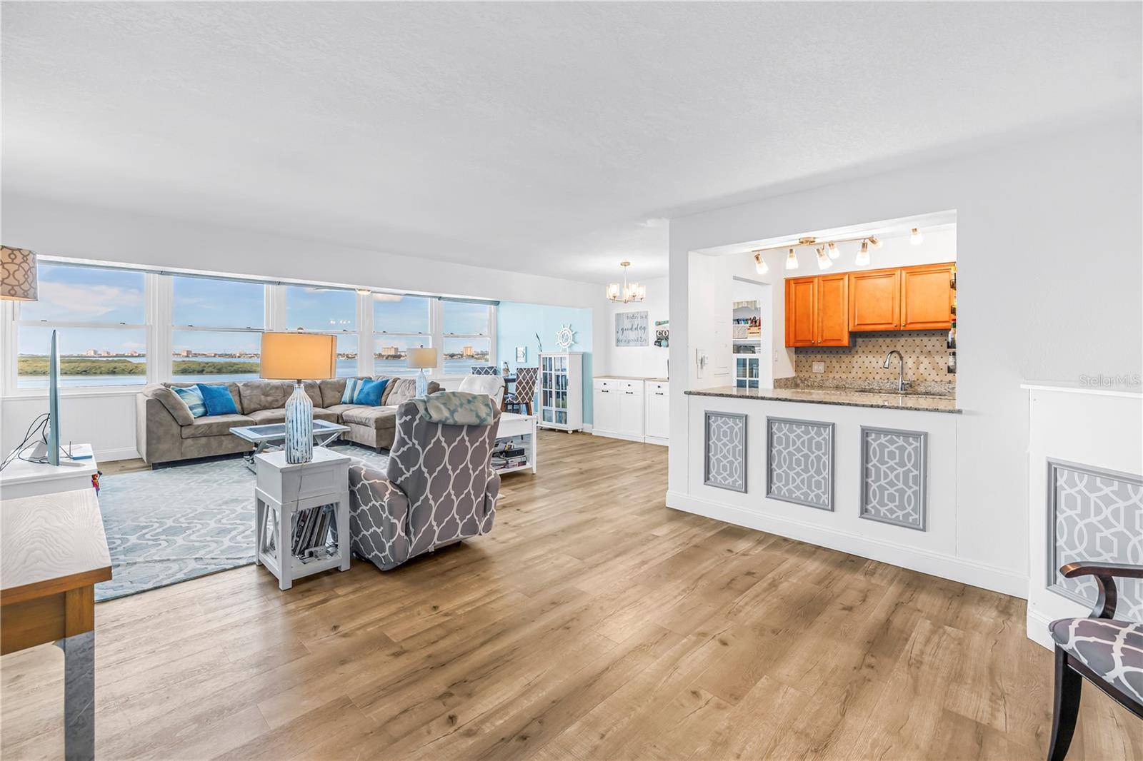 7200 SUNSHINE SKYWAY LN S #8B, St Petersburg, FL 33711