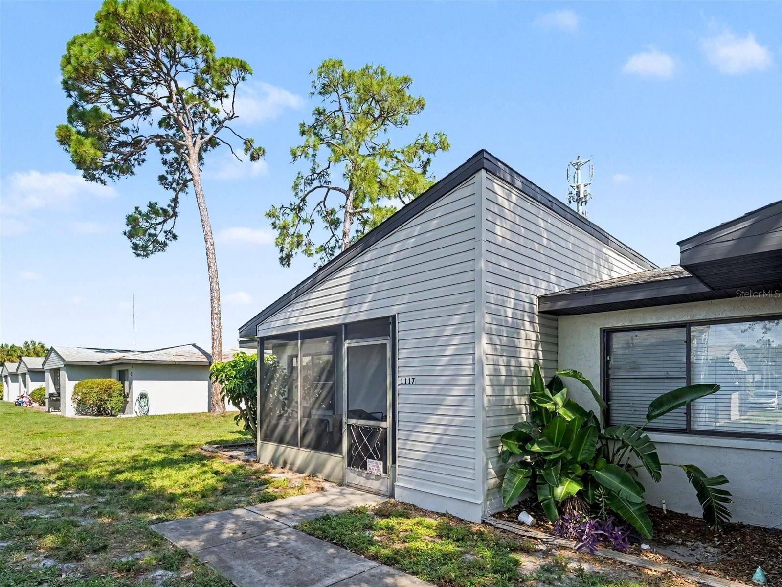 1117 68TH AVENUE DR W, Bradenton, FL 34207