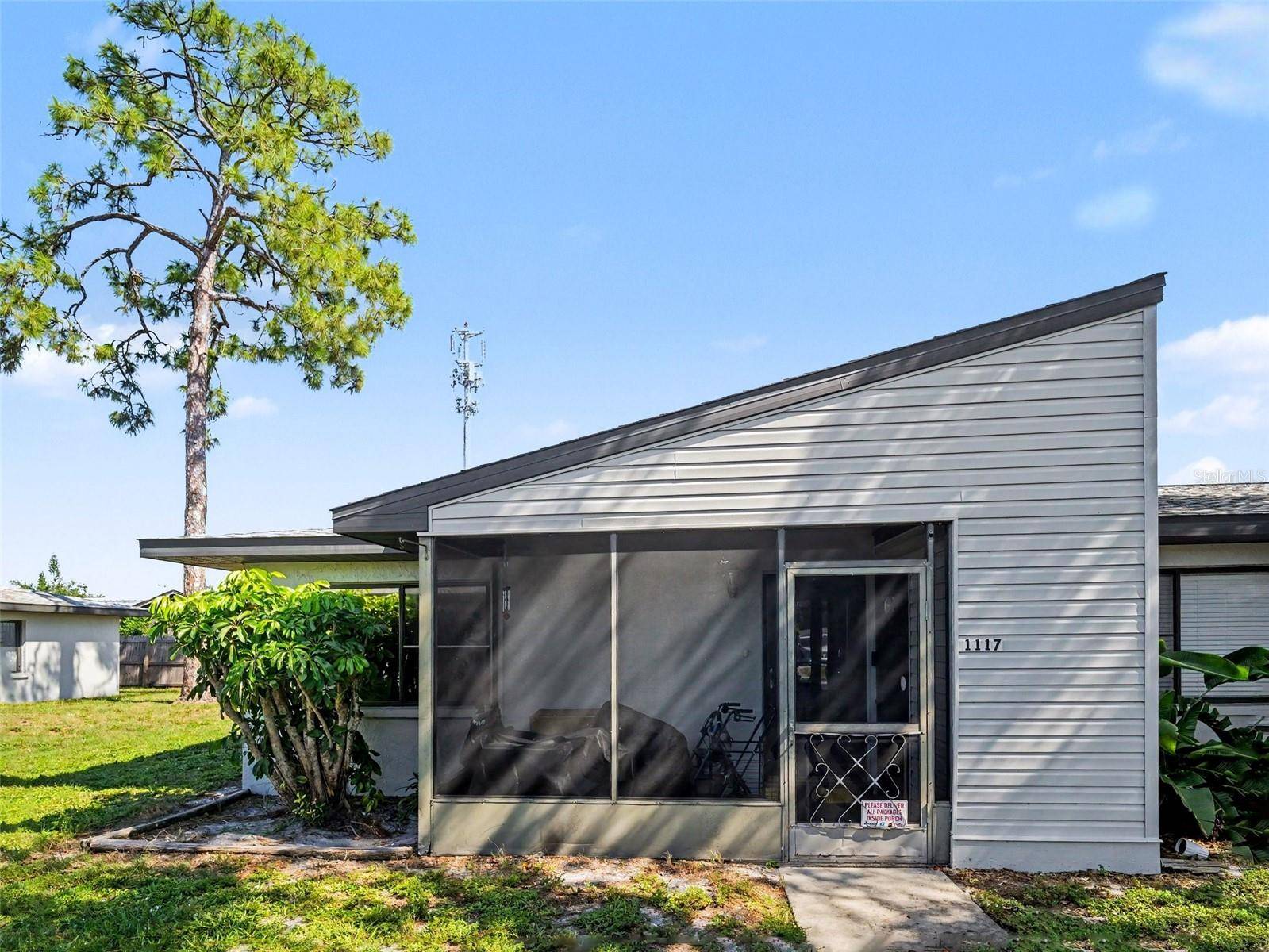 1117 68TH AVENUE DR W, Bradenton, FL 34207