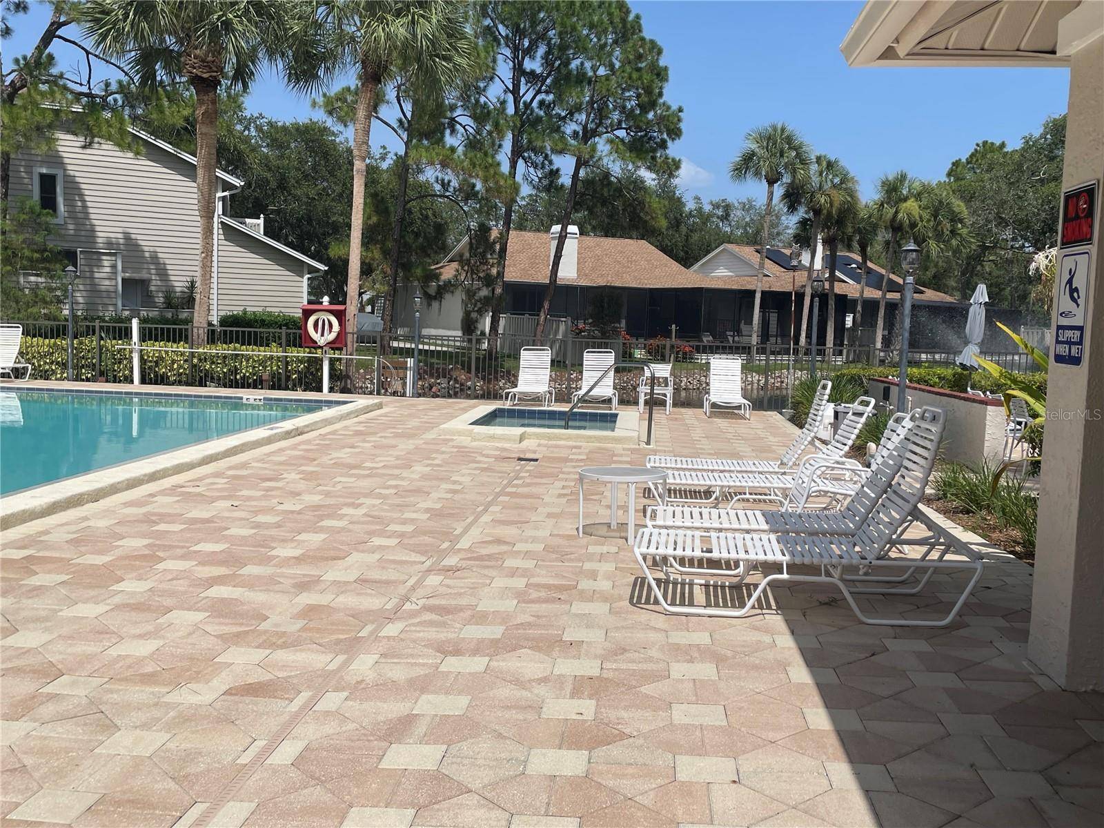 1086 SANABEL CT NE, St Petersburg, FL 33702