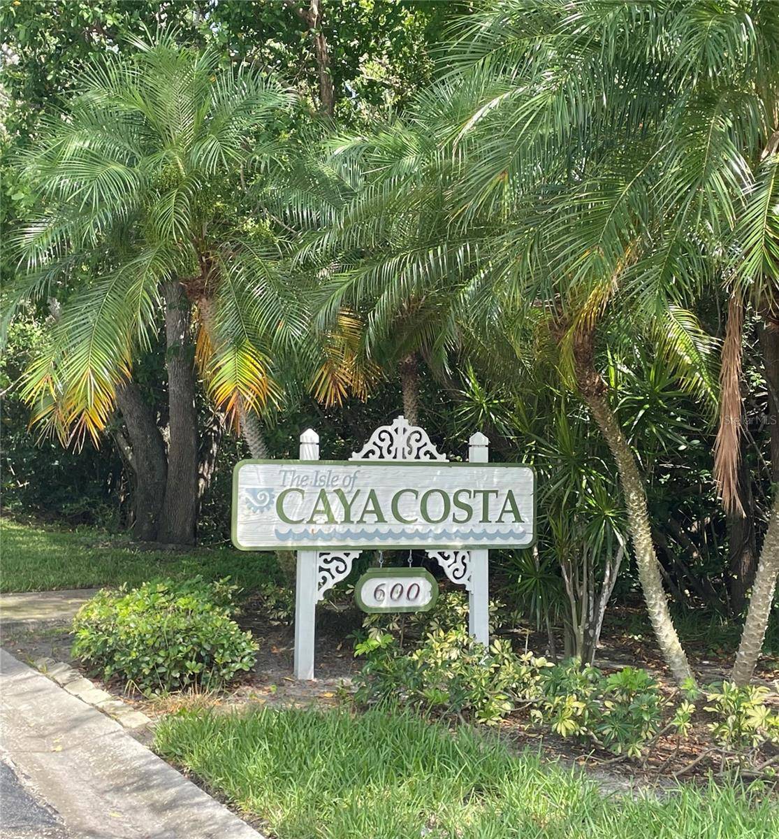 1086 SANABEL CT NE, St Petersburg, FL 33702