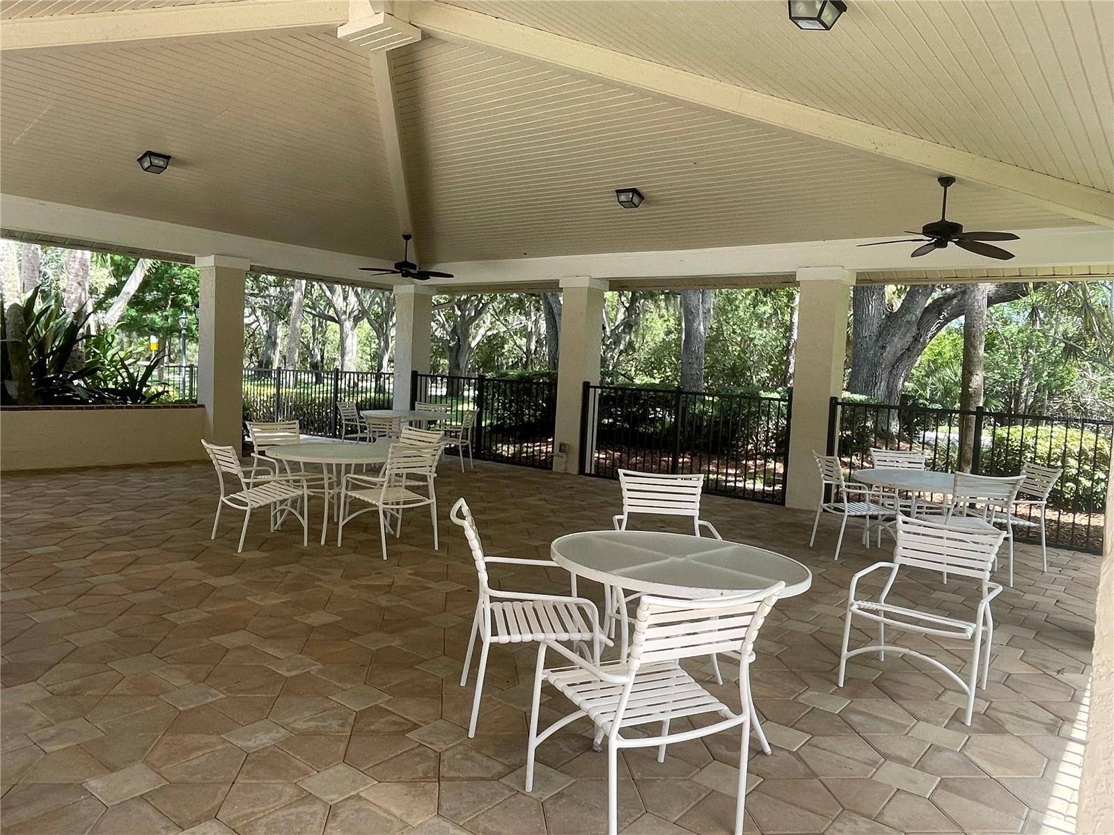 1086 SANABEL CT NE, St Petersburg, FL 33702