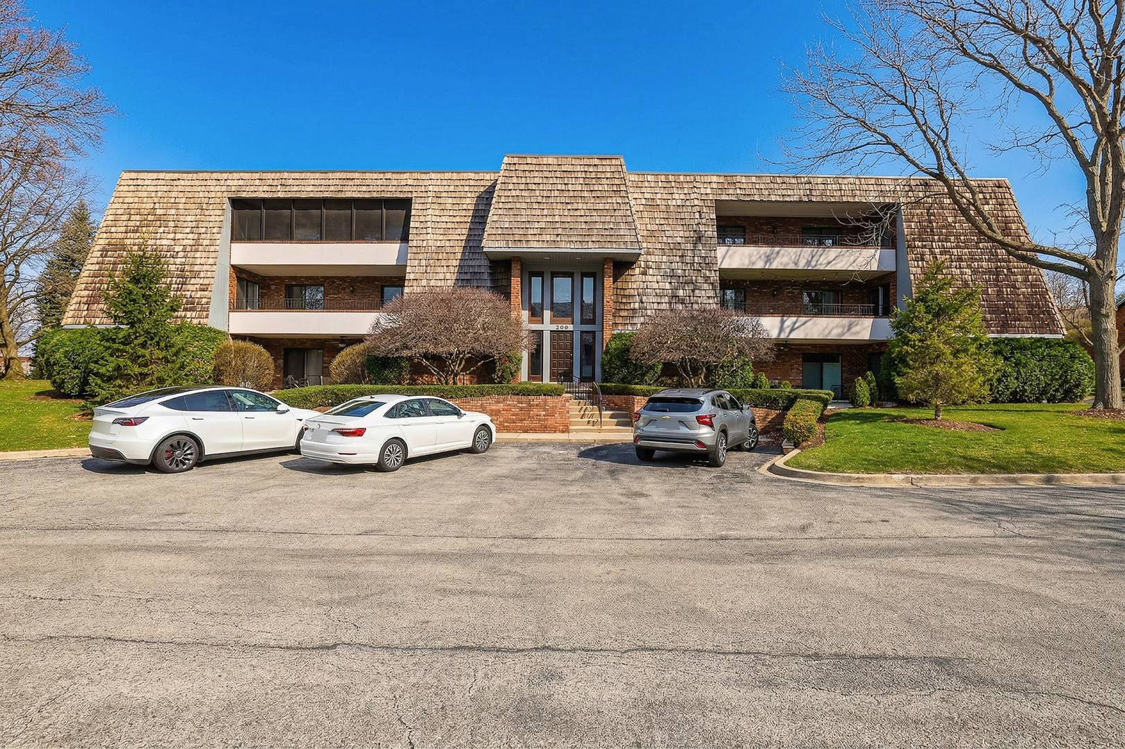 200 Red Top DR #302, Libertyville, IL 60048