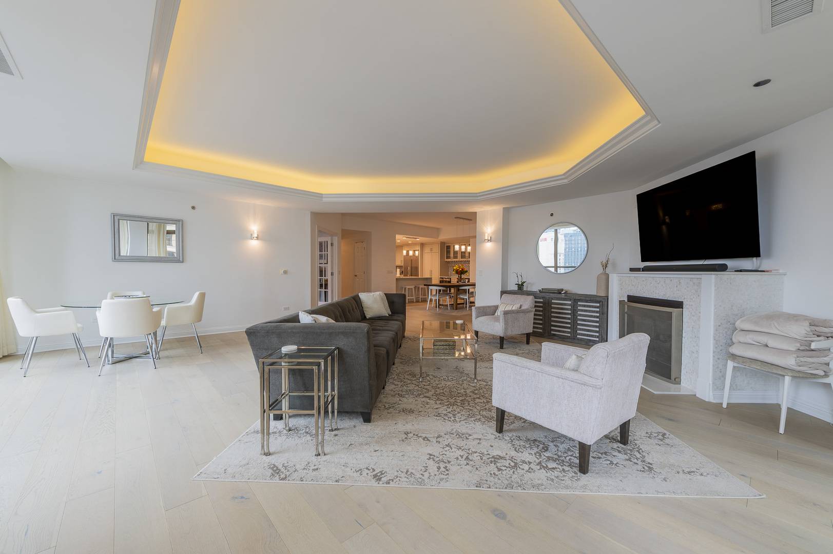 21 E HURON ST #2705, Chicago, IL 60611