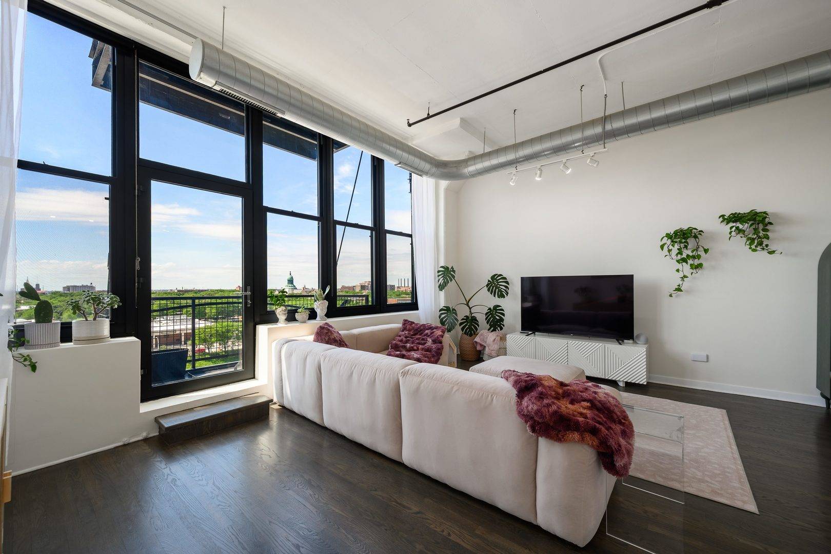 1224 W Van Buren ST #604, Chicago, IL 60607