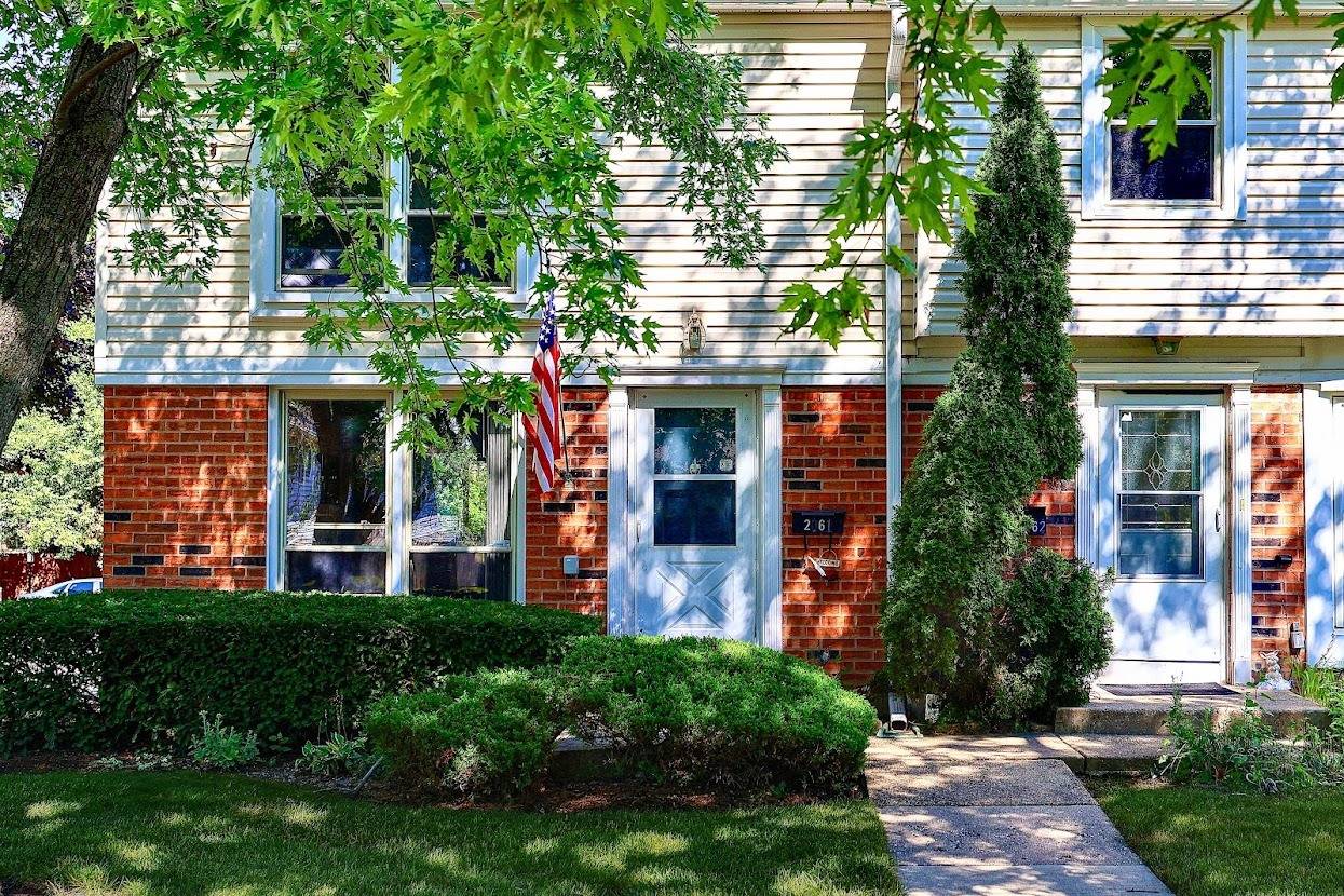 2061 Essex CT, Streamwood, IL 60107