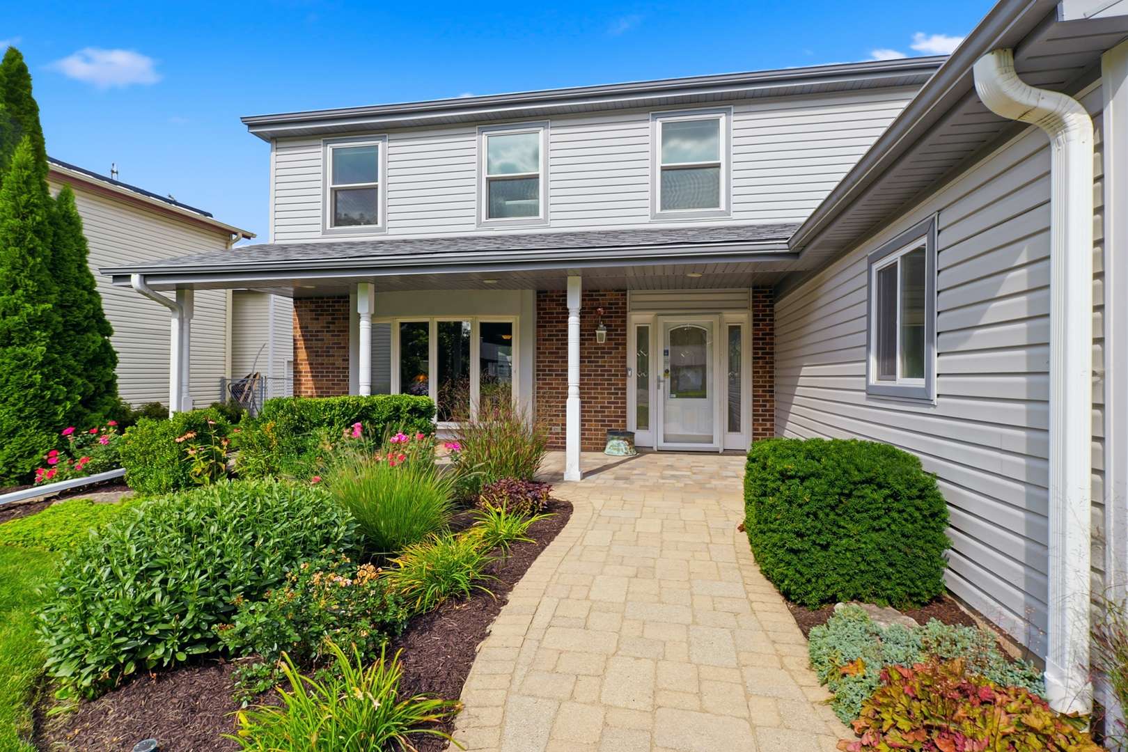 969 E Castlewood LN, Bartlett, IL 60103