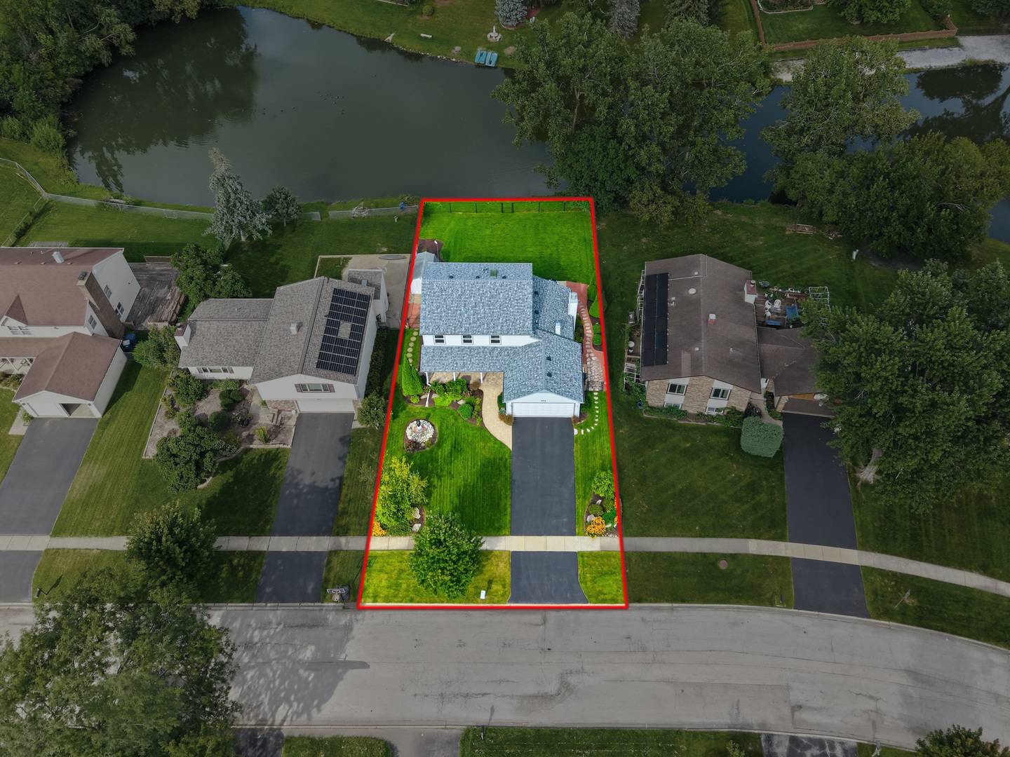 969 E Castlewood LN, Bartlett, IL 60103
