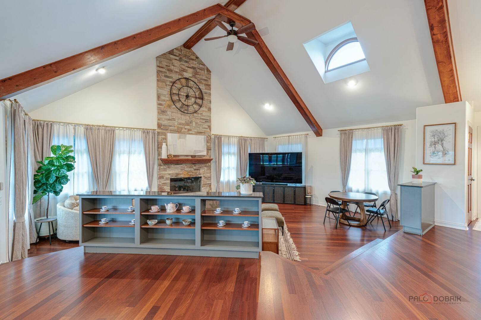 8208 Country Shire LN, Spring Grove, IL 60081
