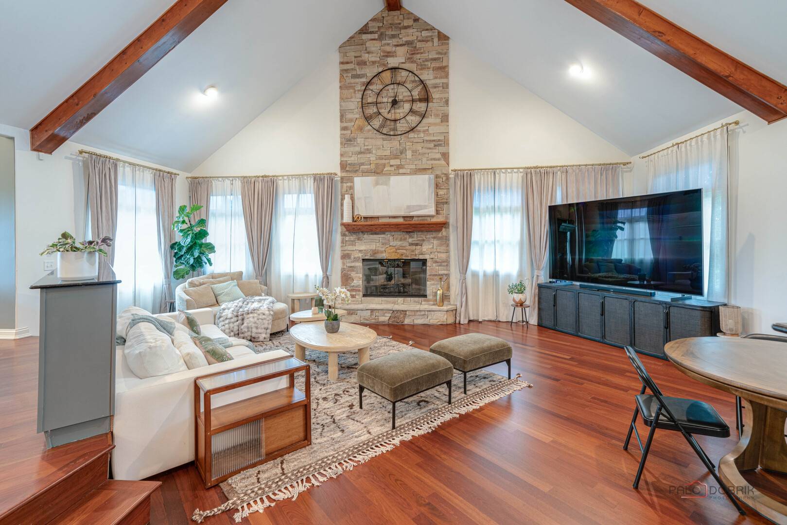 8208 Country Shire LN, Spring Grove, IL 60081