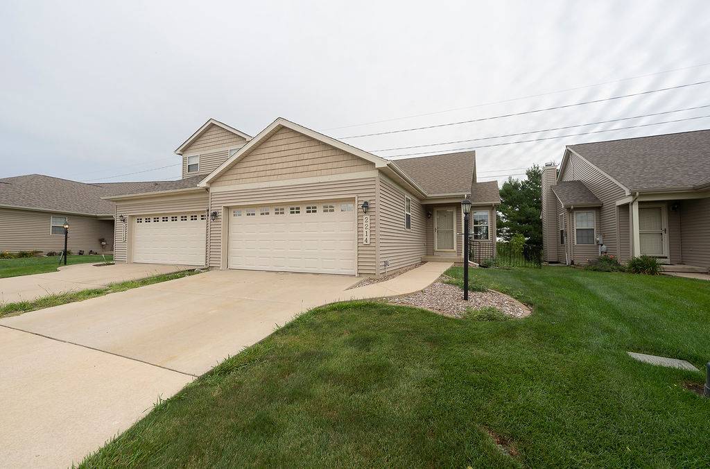 2214 Pebblebrook LN, Urbana, IL 61802
