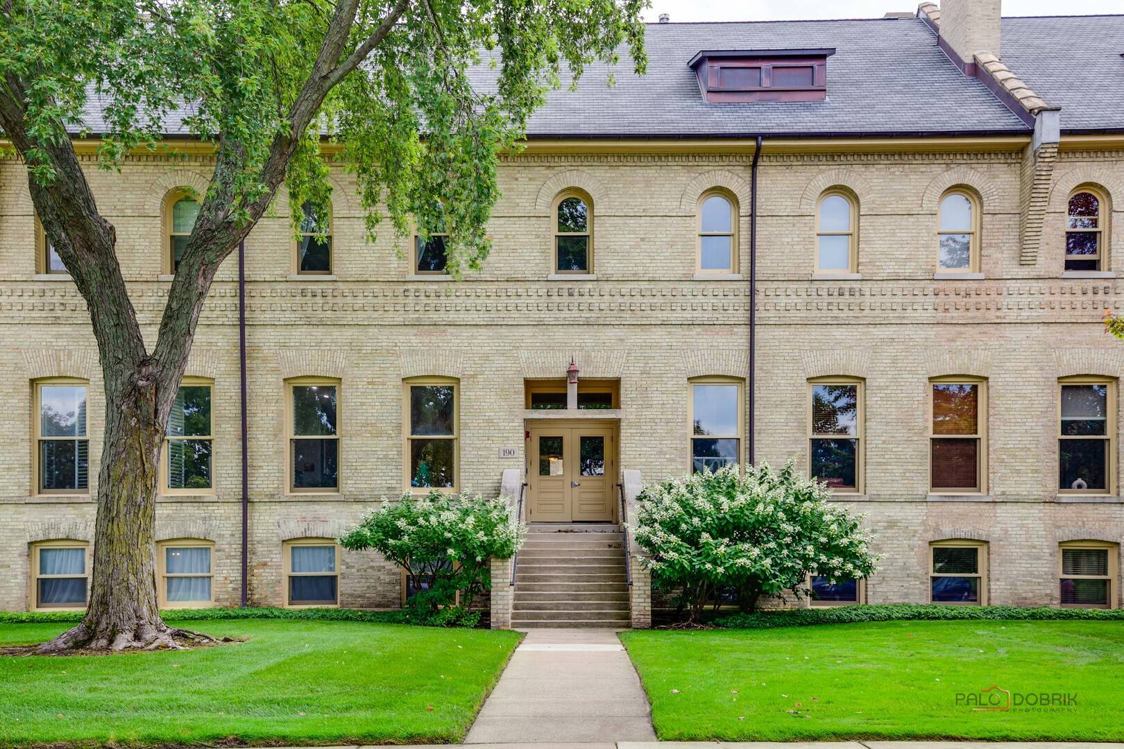 190 Leonard Wood S #106, Highland Park, IL 60035
