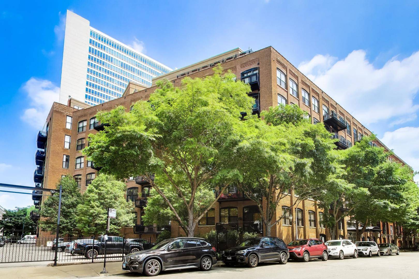 520 W Huron ST #704, Chicago, IL 60654
