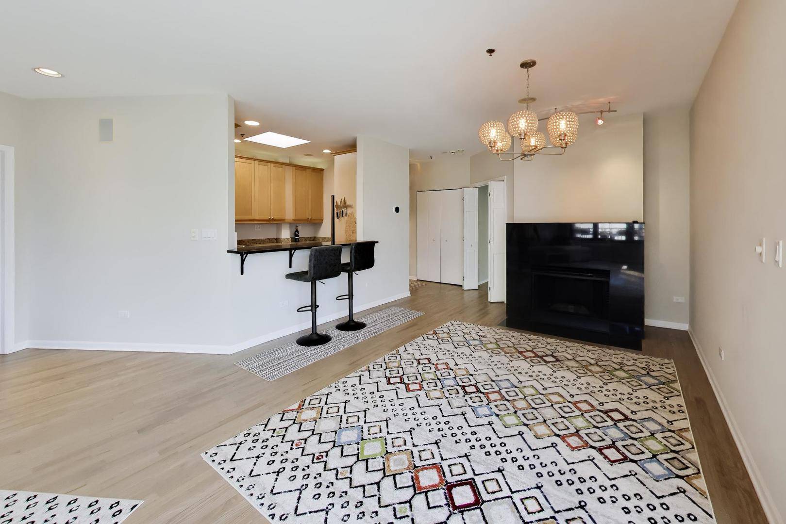 520 W Huron ST #704, Chicago, IL 60654