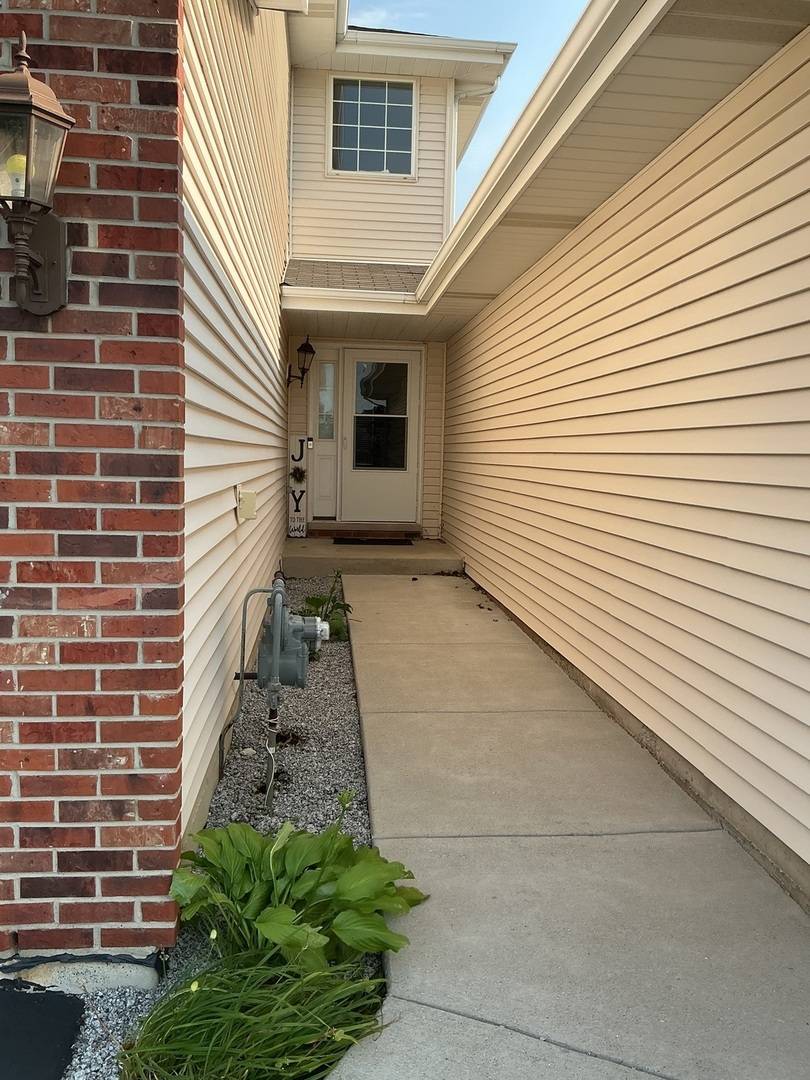 5613 W Sutton PL, Monee, IL 60449