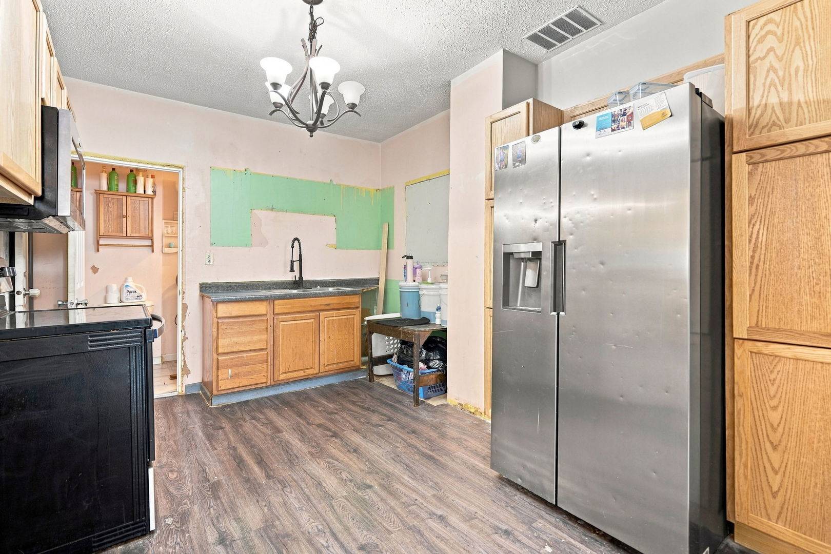 1828 W 6th ST, Davenport, IA 52802