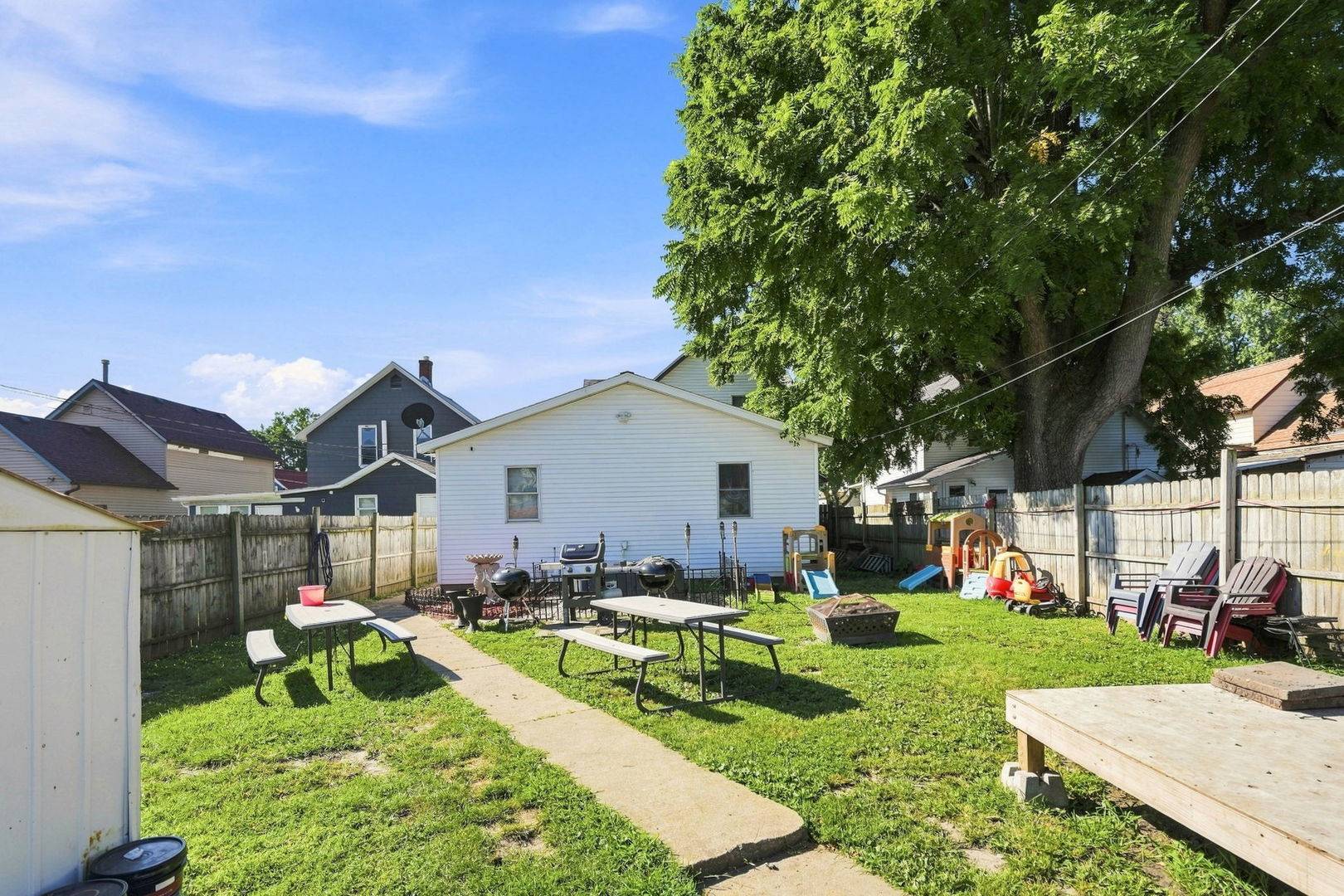1828 W 6th ST, Davenport, IA 52802