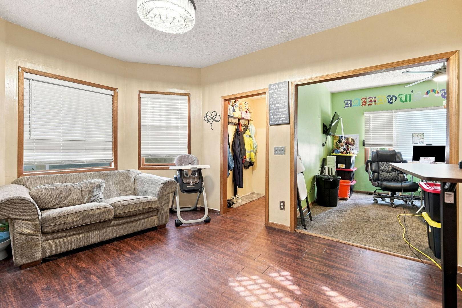 1828 W 6th ST, Davenport, IA 52802
