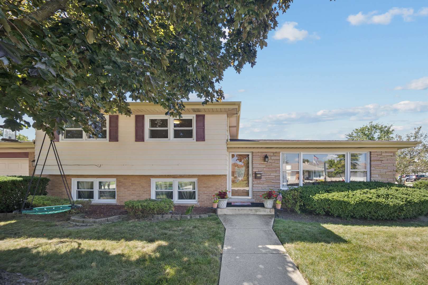 8157 N ROOT CT, Niles, IL 60714