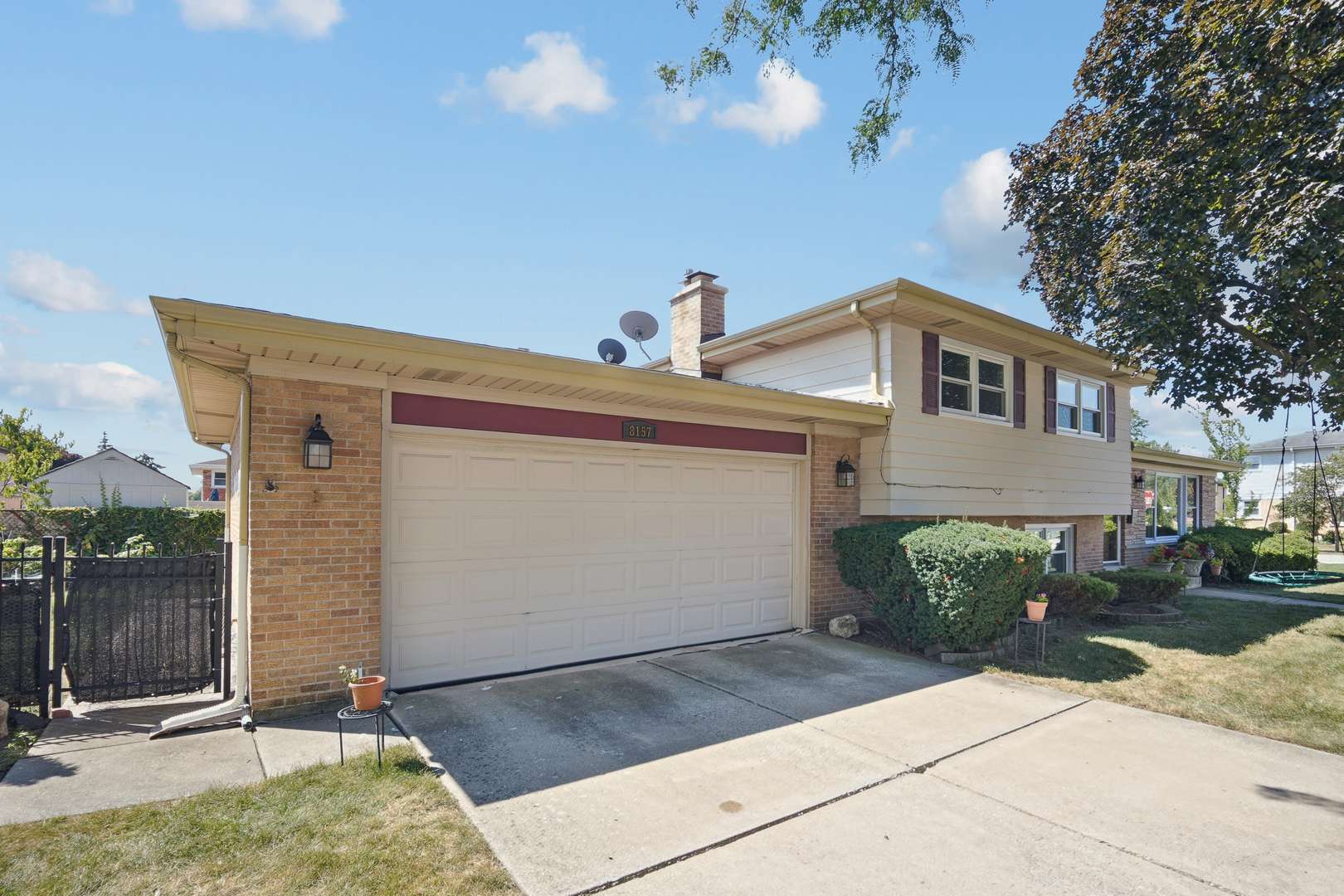8157 N ROOT CT, Niles, IL 60714