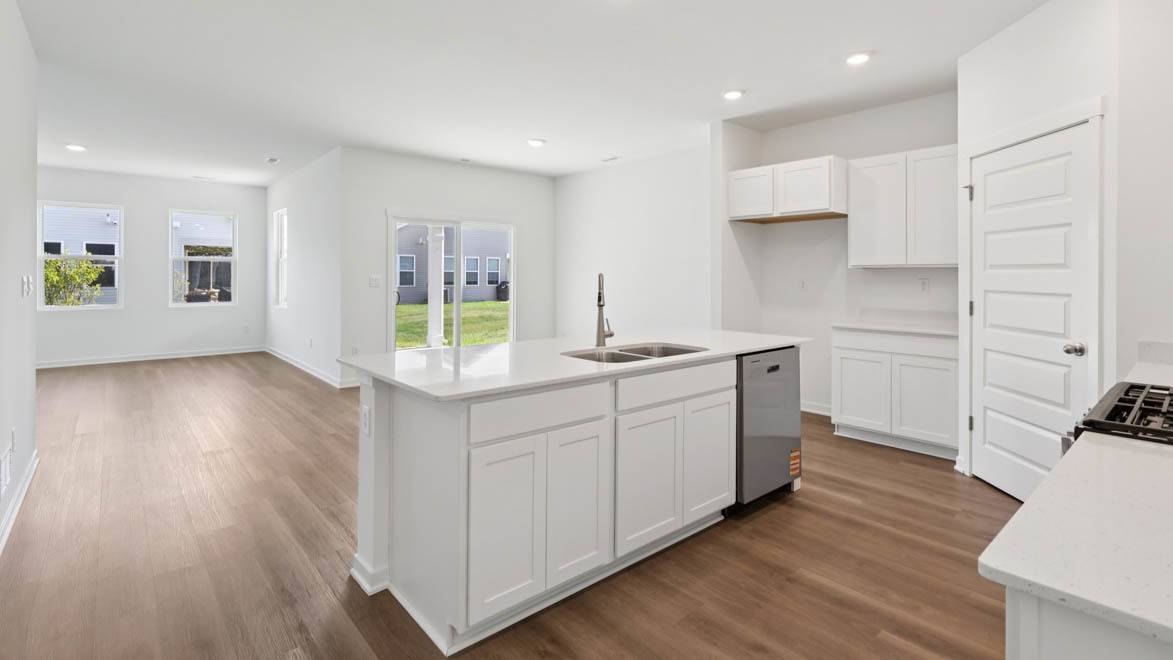 2563 Skye DR, Pingree Grove, IL 60140