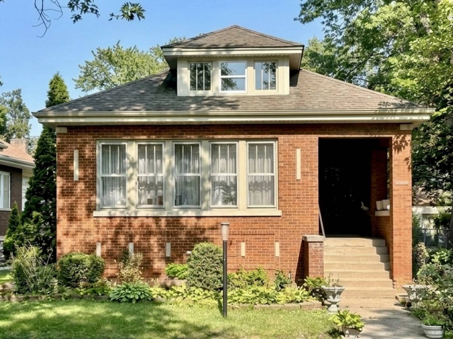 10753 S Hale AVE, Chicago, IL 60643
