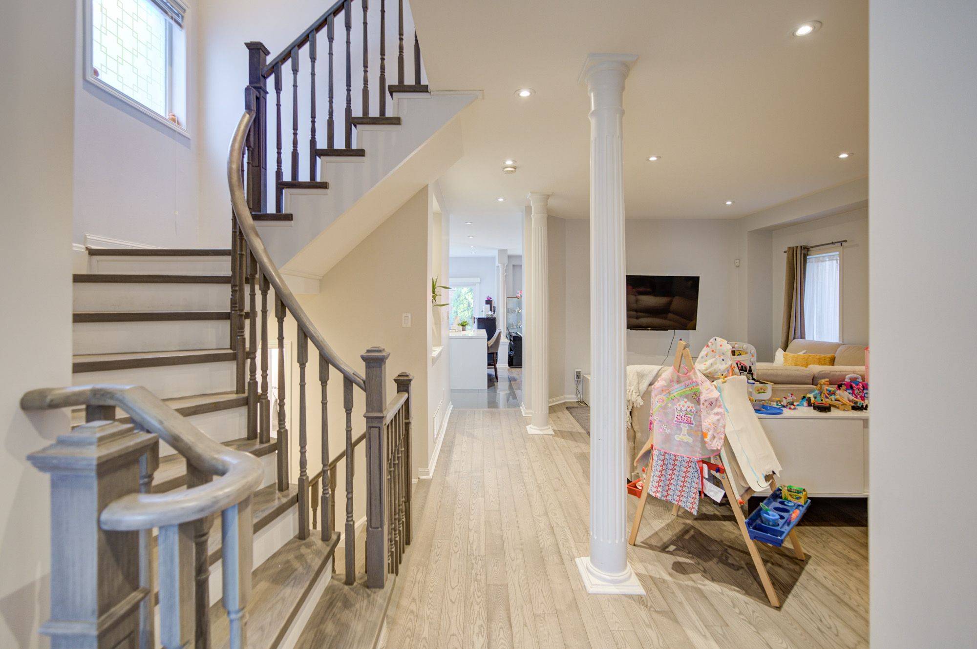 6 Sapphire DR, Richmond Hill, ON L4S 2E4