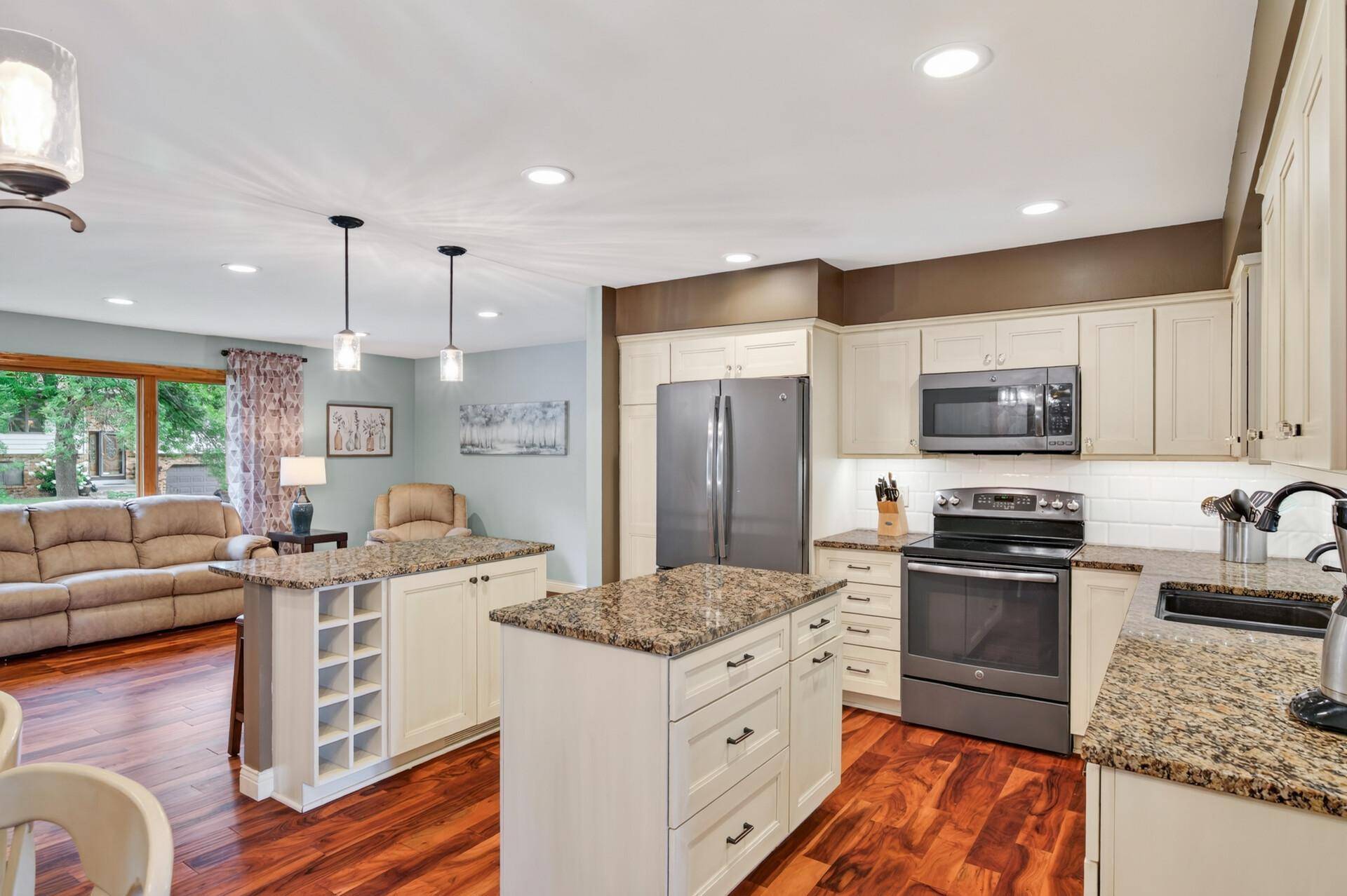 6227 Annapolis LN N, Maple Grove, MN 55311