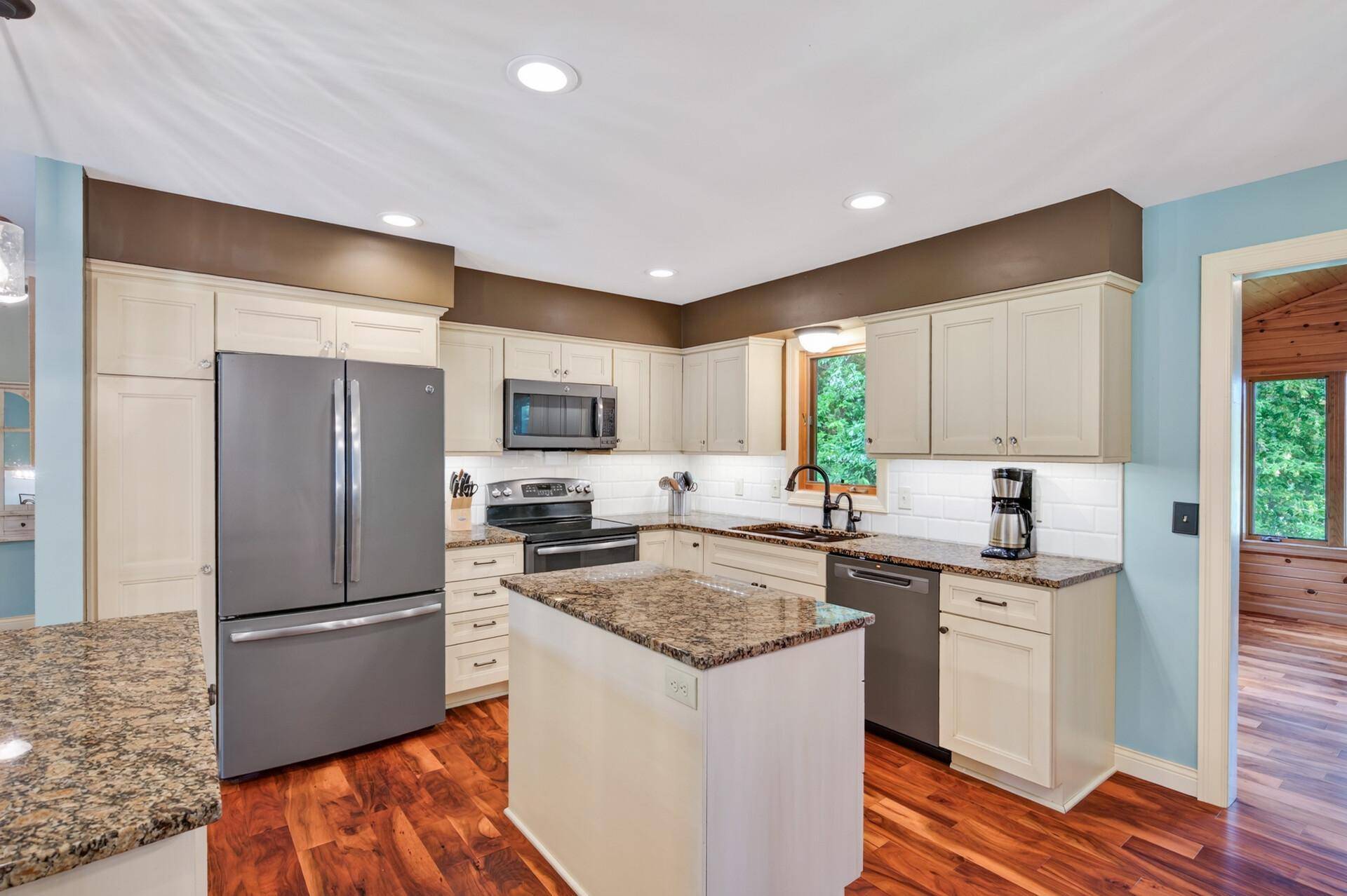 6227 Annapolis LN N, Maple Grove, MN 55311