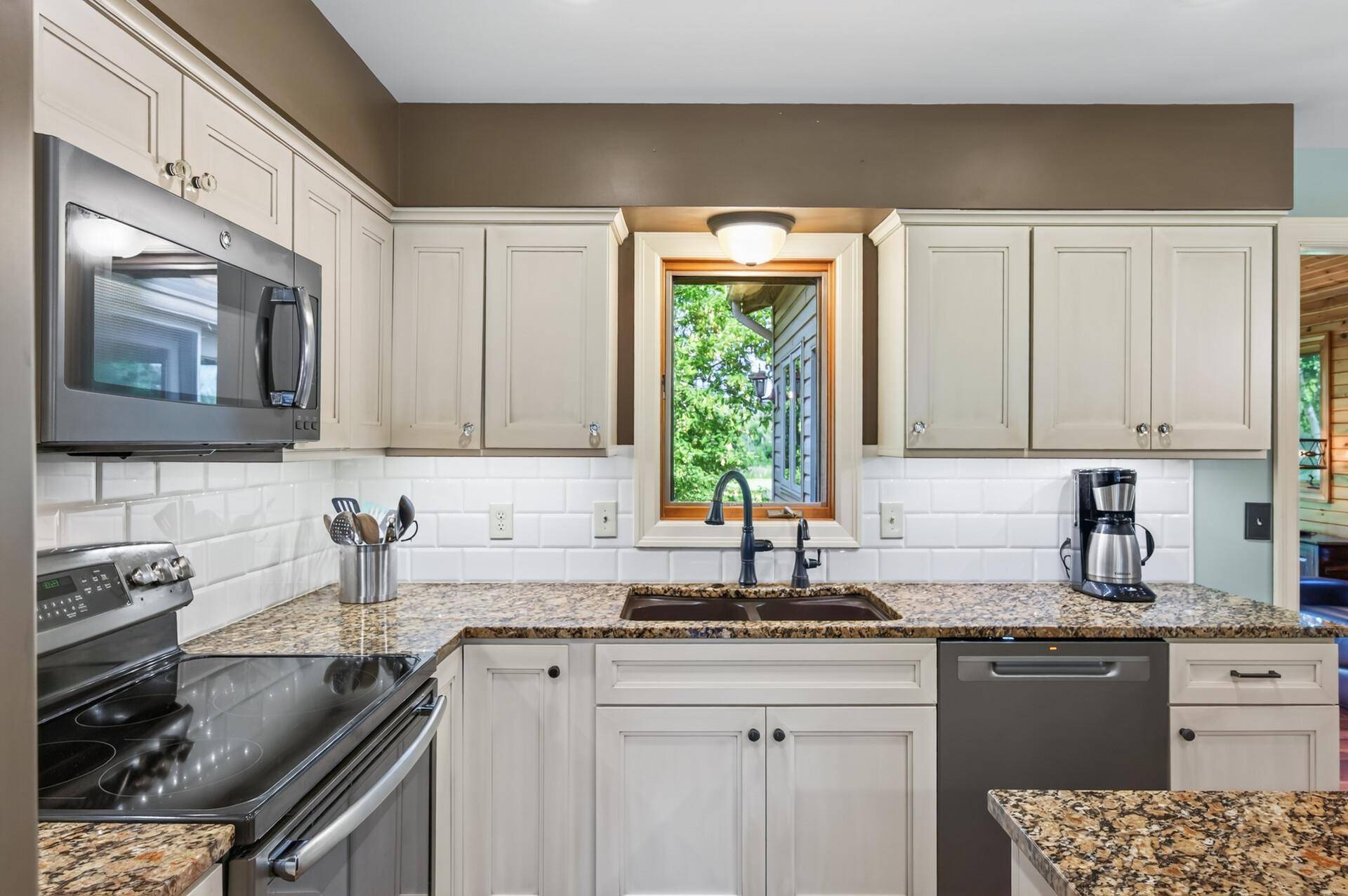 6227 Annapolis LN N, Maple Grove, MN 55311