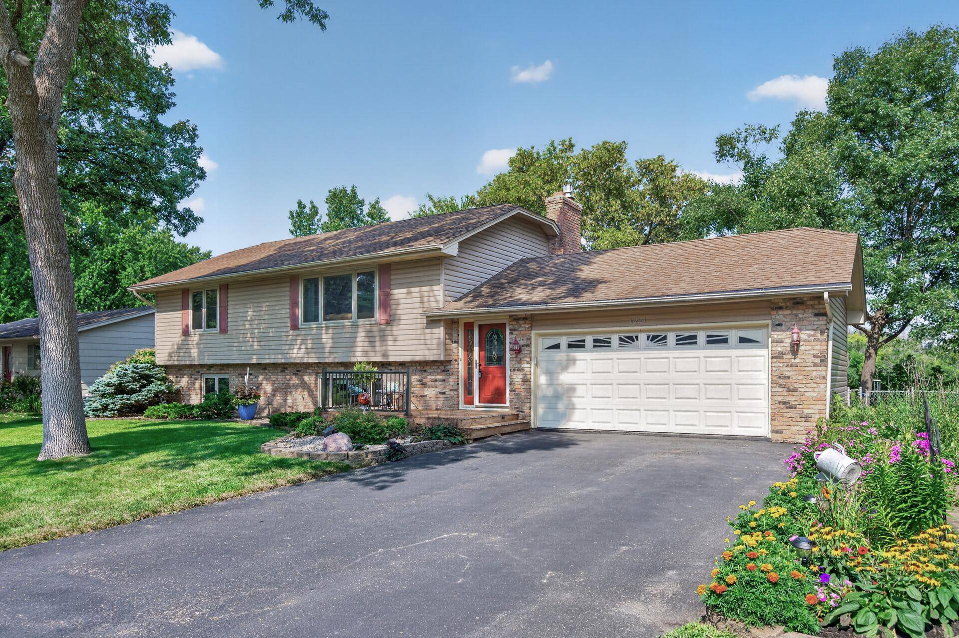 6227 Annapolis LN N, Maple Grove, MN 55311
