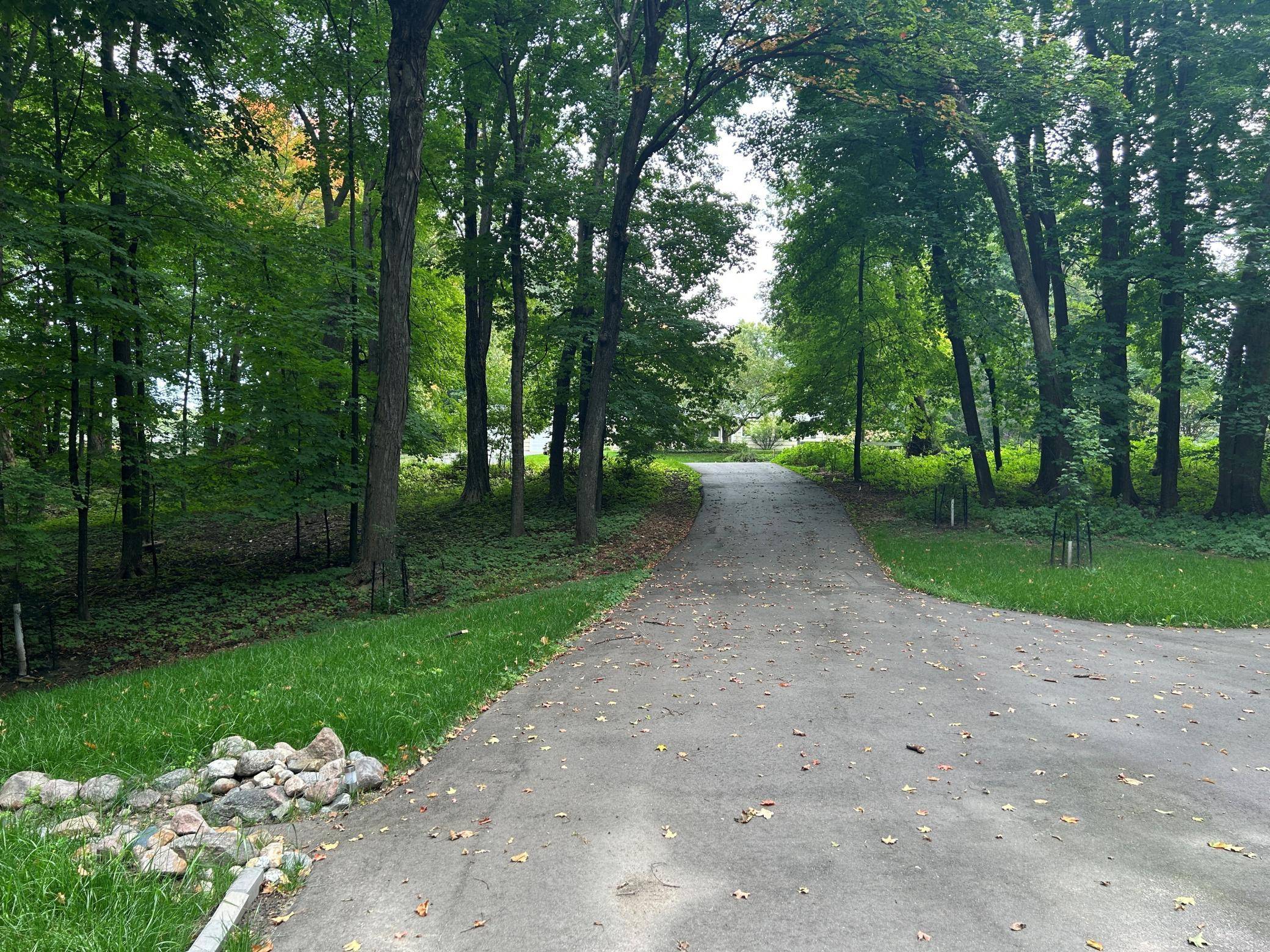 1426 Holdridge CIR, Wayzata, MN 55391
