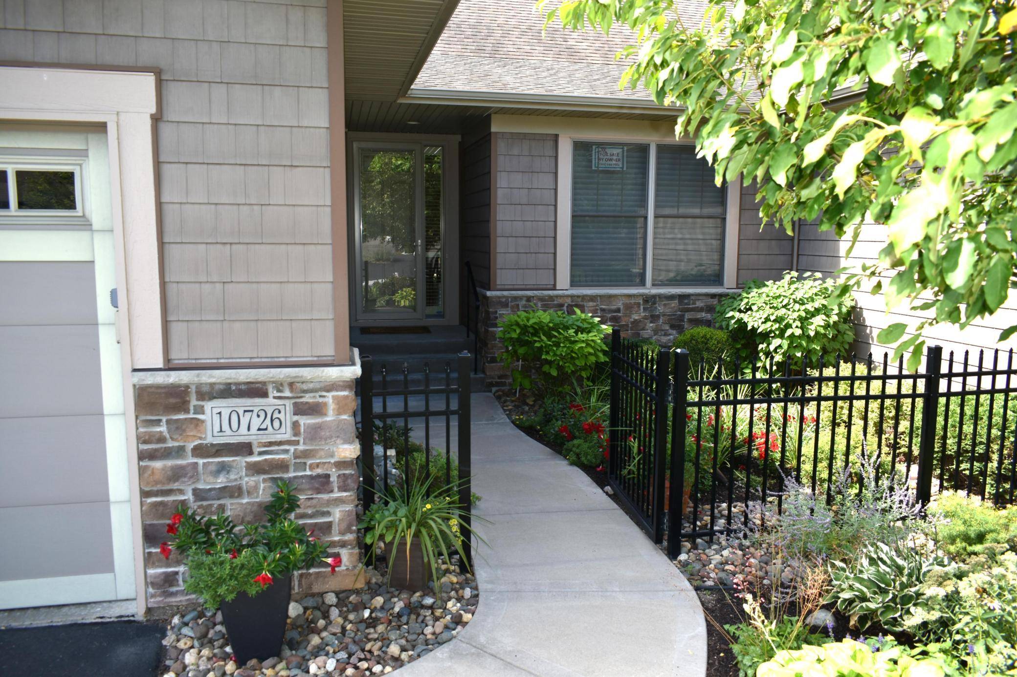 10726 Lyndale Bluffs TRL, Bloomington, MN 55420