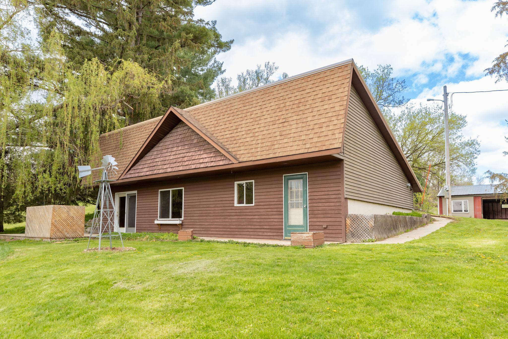 33704 County 25 N, Peterson, MN 55962
