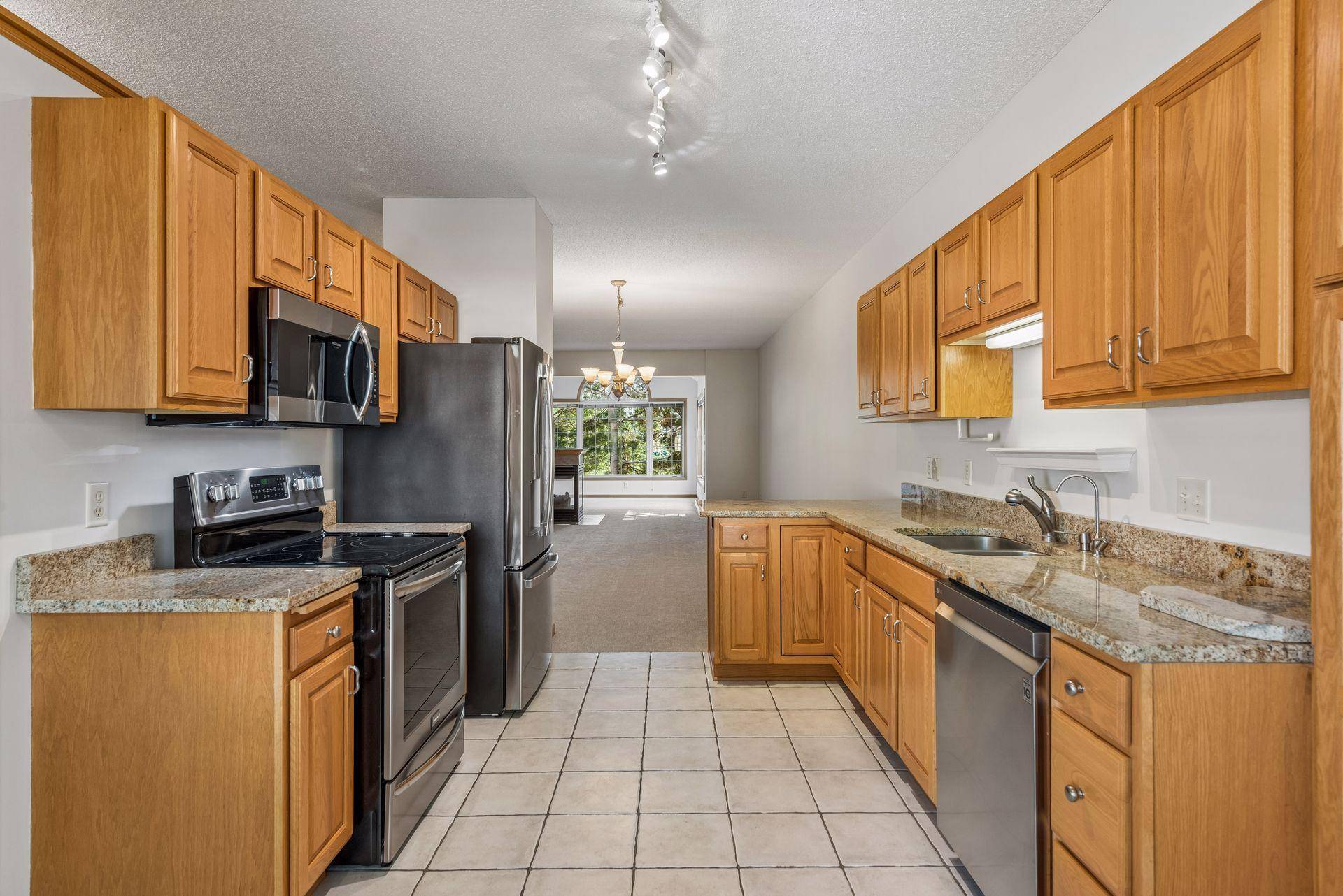 8459 Rosewood DR, Chanhassen, MN 55317