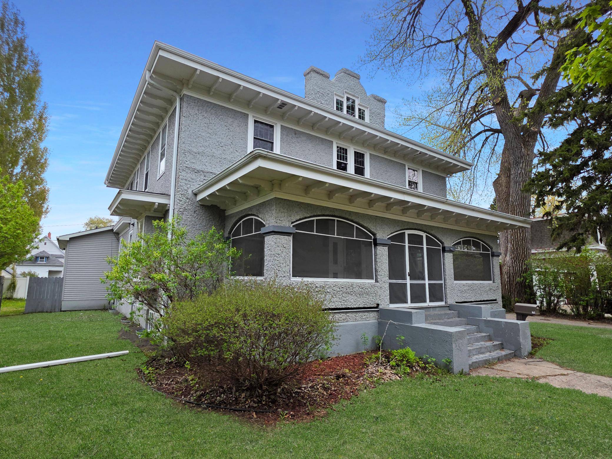 716 N Broadway, Crookston, MN 56716