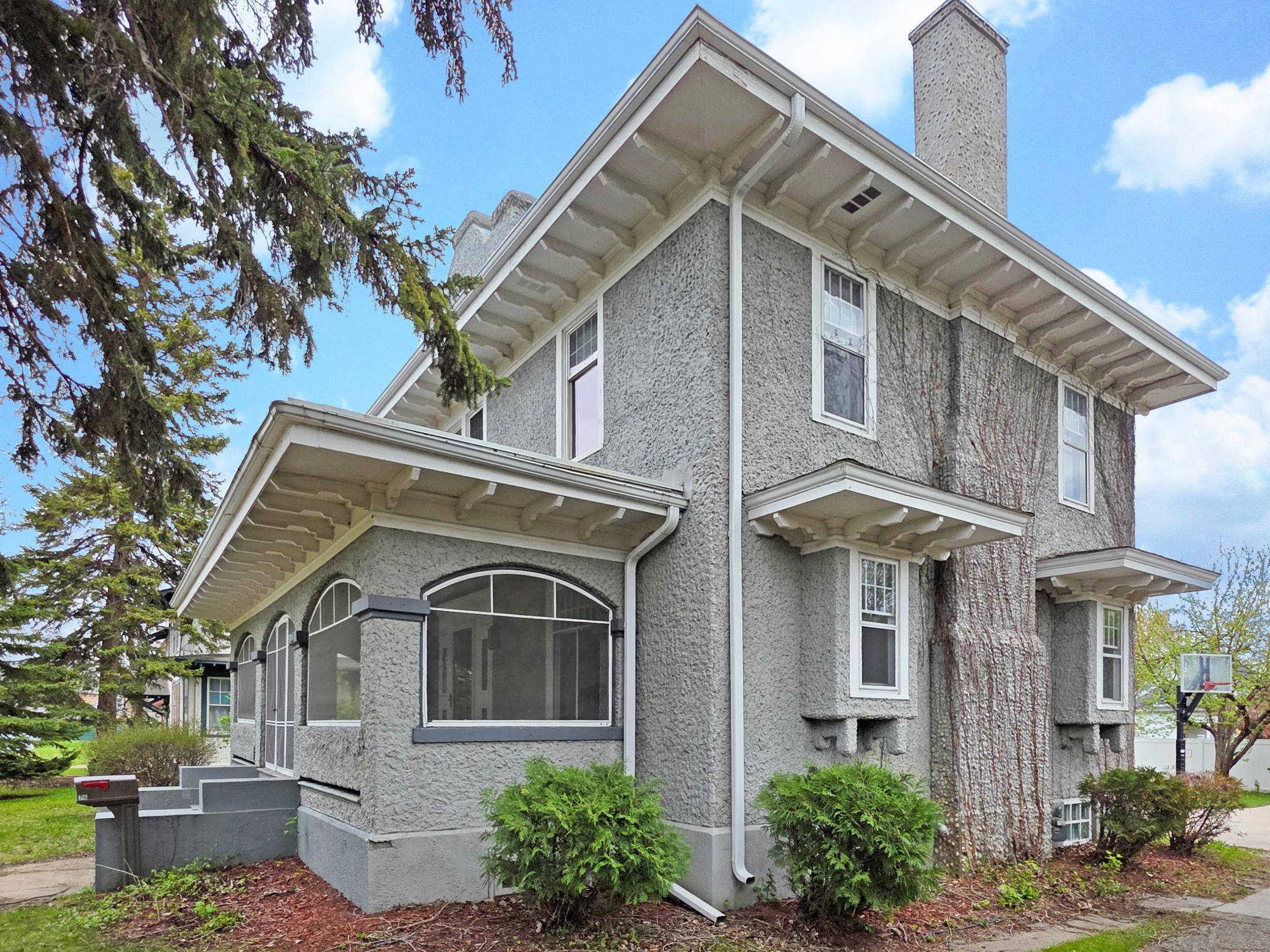 716 N Broadway, Crookston, MN 56716